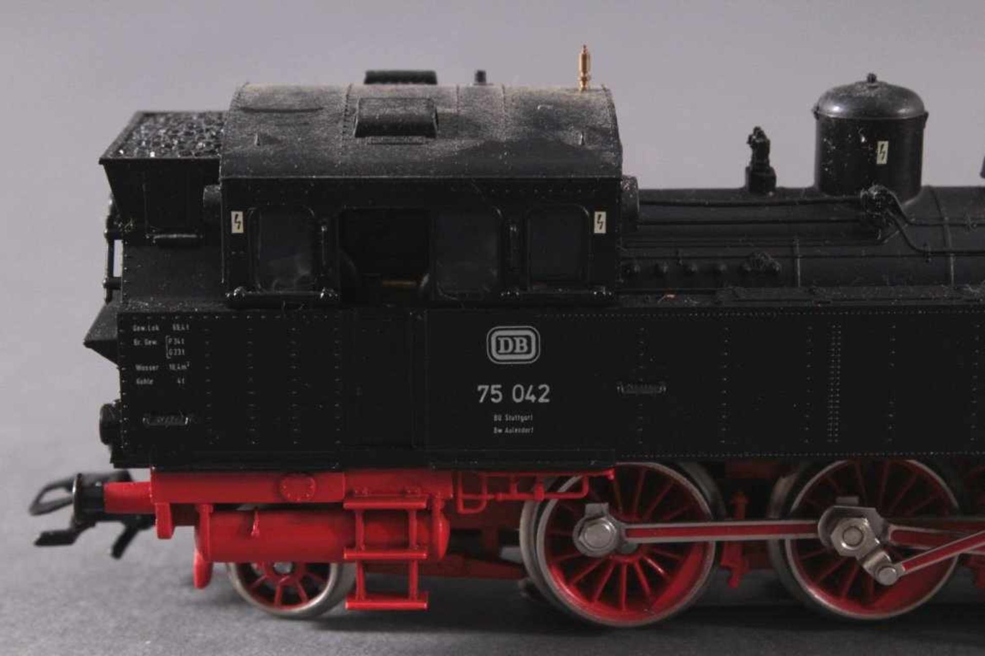 Märklin H0 3312 Dampf-Lok BR 75 042 DB in schwarz mit4 Personenwaggons - Bild 3 aus 3