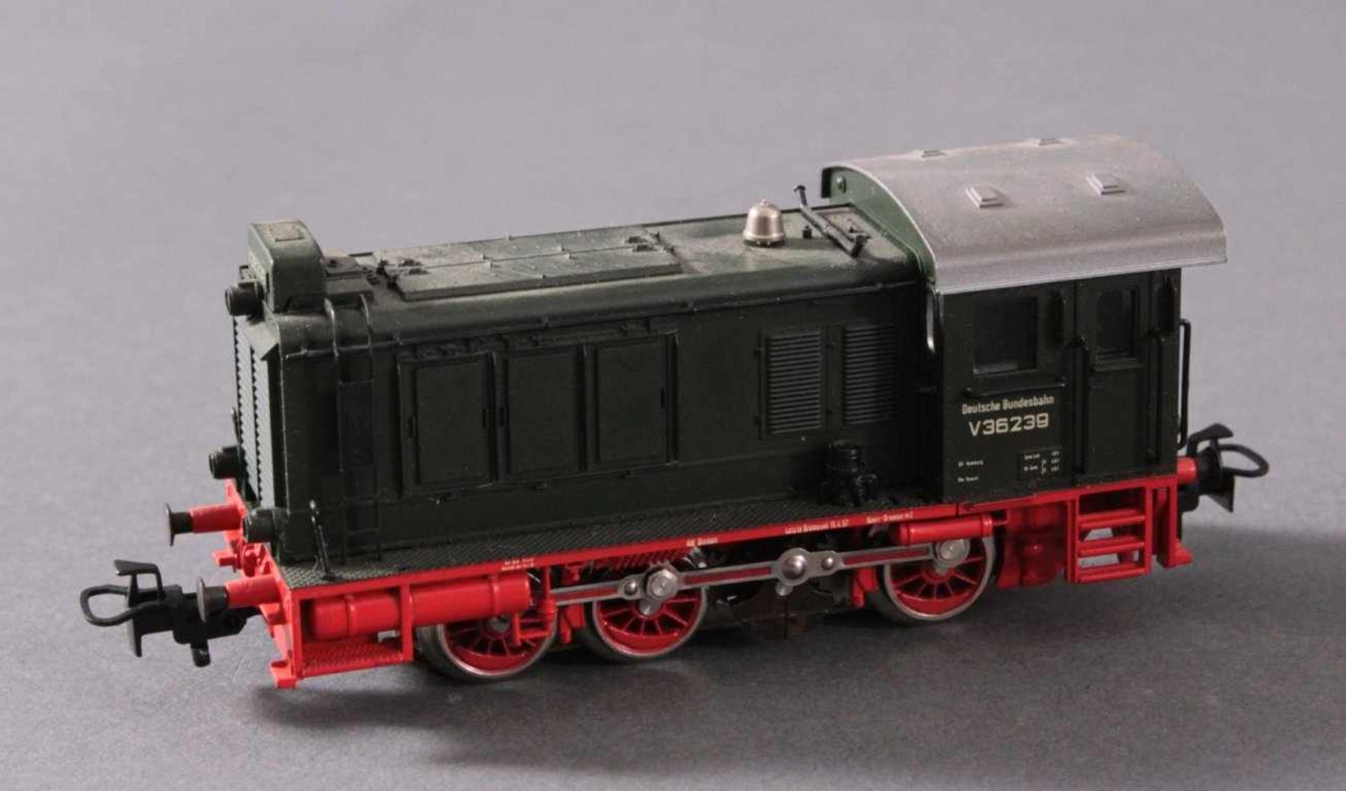 Märklin H0 V36239 Diesel-Lok DB mit2 Personen- und 3 Güterwaggons und 2 Modellautos - Bild 2 aus 3