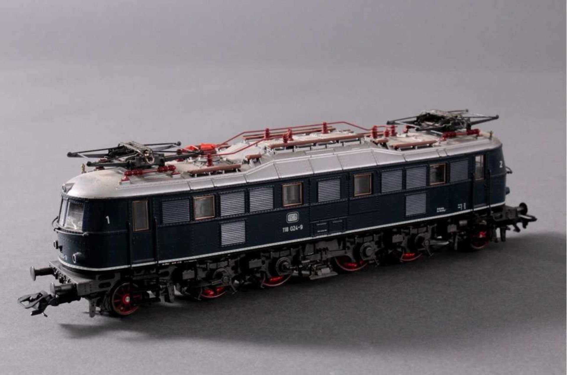 Märklin H0 3368 E-Lok Baureihe 118 024-9 DB in blau mit4 Personenwaggons - Bild 2 aus 3