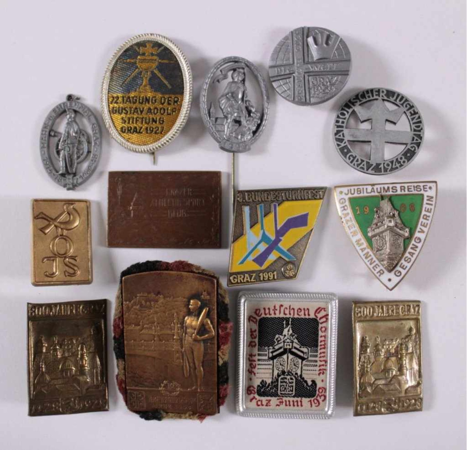 Tagungs- und Veranstaltungsabzeichen Graz13 Stück von 1906-1991. Unterschiedliche Materialien,
