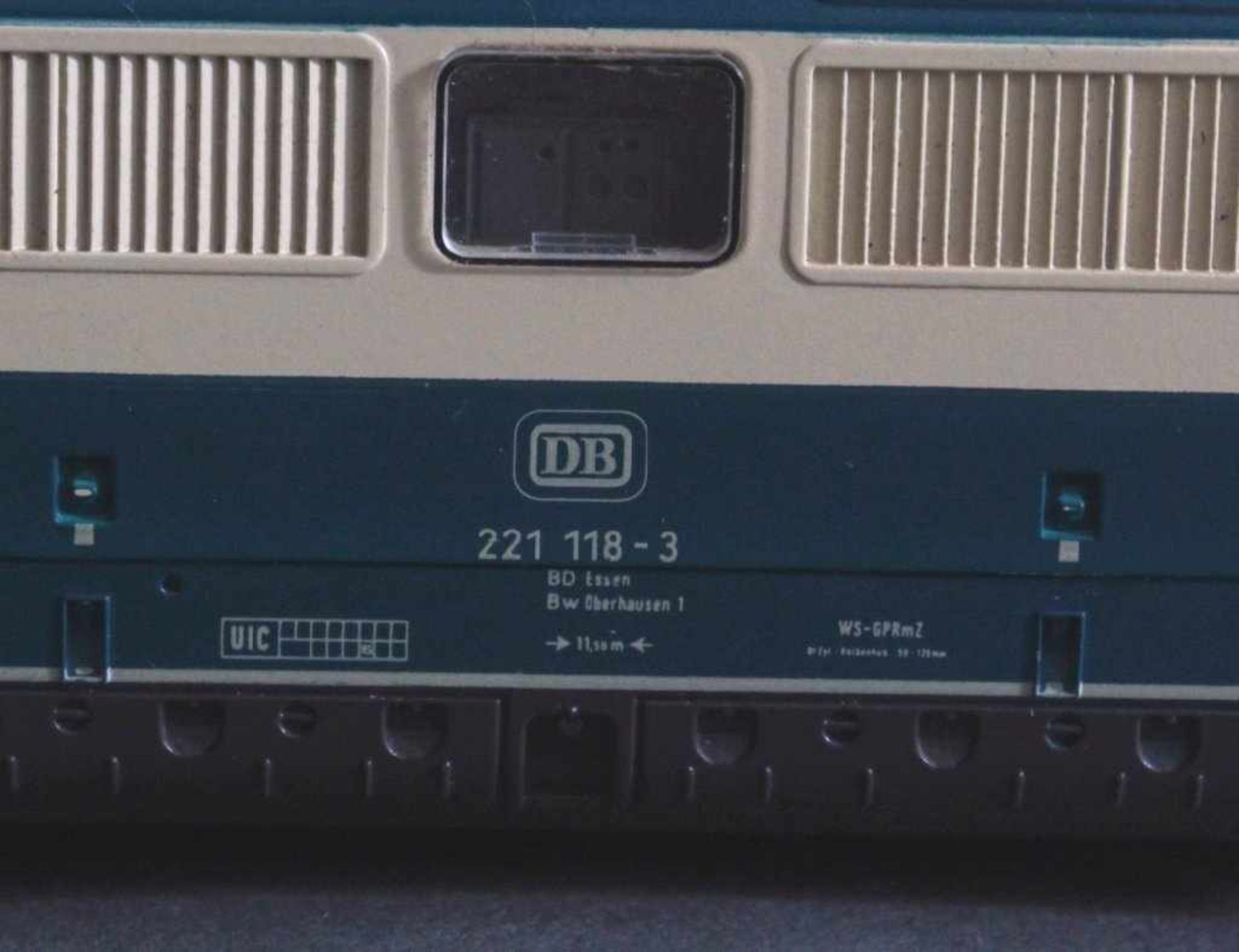 Märklin H0 3581 E-Lok BR 221 118-3 der DB beige/blau mit5 Personenwaggons - Bild 3 aus 3