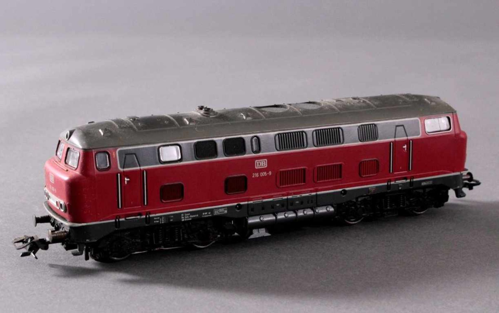 Märklin H0 3379 E-Lok BR 216 005-9 DB in rot mit4 Kesselwaggons - Bild 2 aus 3