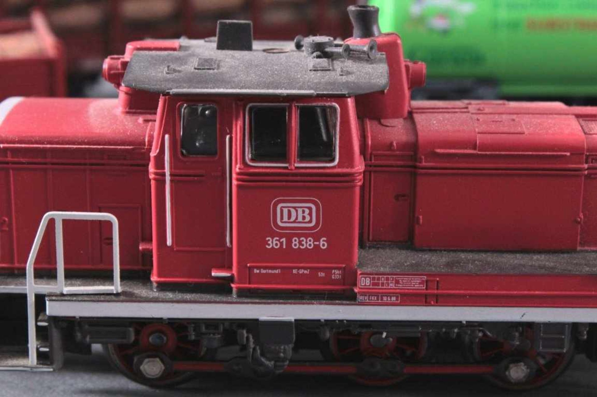 Märklin H0 3131 Diesel-Lok Baureihe 361 838 in rot mit5 Güterwaggons - Bild 3 aus 3