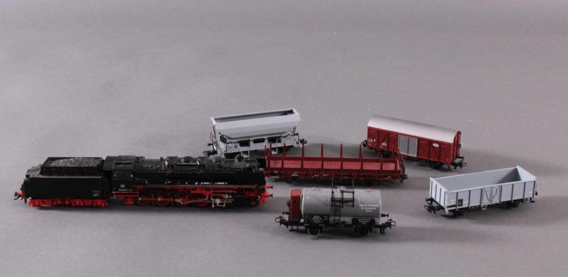 Märklin H0 37880 Dampf-Lok BR 044 534-6 der DB mit5 Güterwaggons