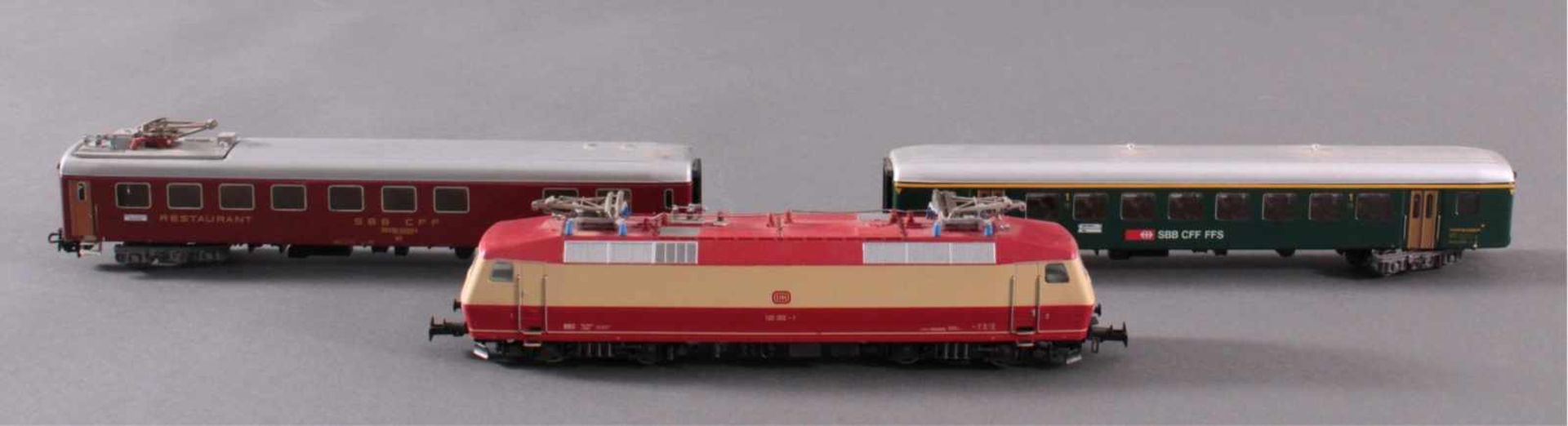 Märklin H0 3653 Dampf-Lok BR 120 002-1 DB mit1 Speisewagen und 1 Personenwagen der SSB