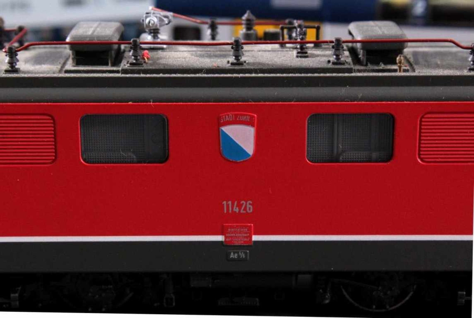 Märklin H0 E-Lok Baureihe 114 26 in rot, Schweizer Bahn mit4 Personenwaggons - Bild 3 aus 3