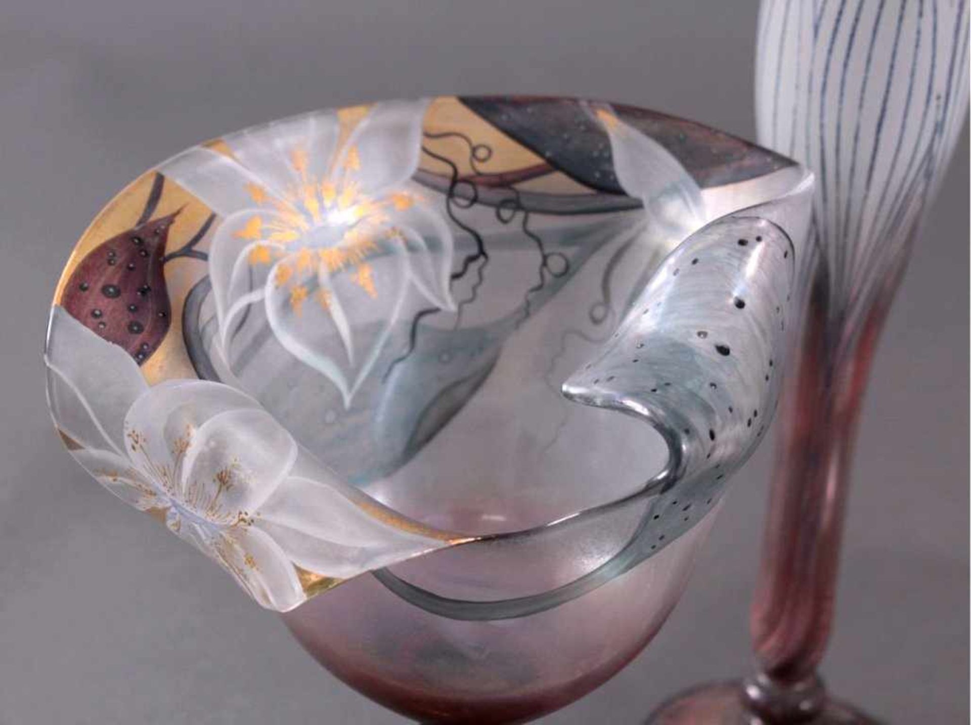 Glas Objekte, 3 Stück2x Eisch, klares Glas, aufgebogener, geschnittener Rand,irisierend - Bild 2 aus 5