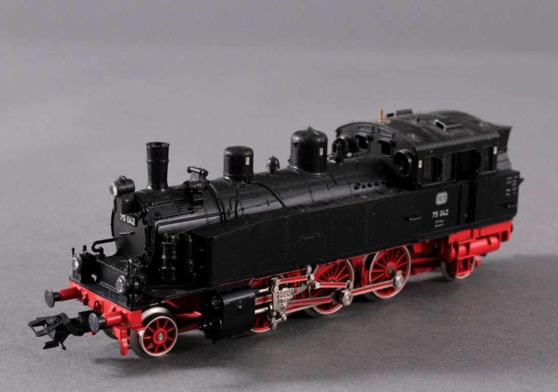 Märklin H0 3312 Dampf-Lok BR 75 042 DB in schwarz mit4 Personenwaggons - Bild 2 aus 3