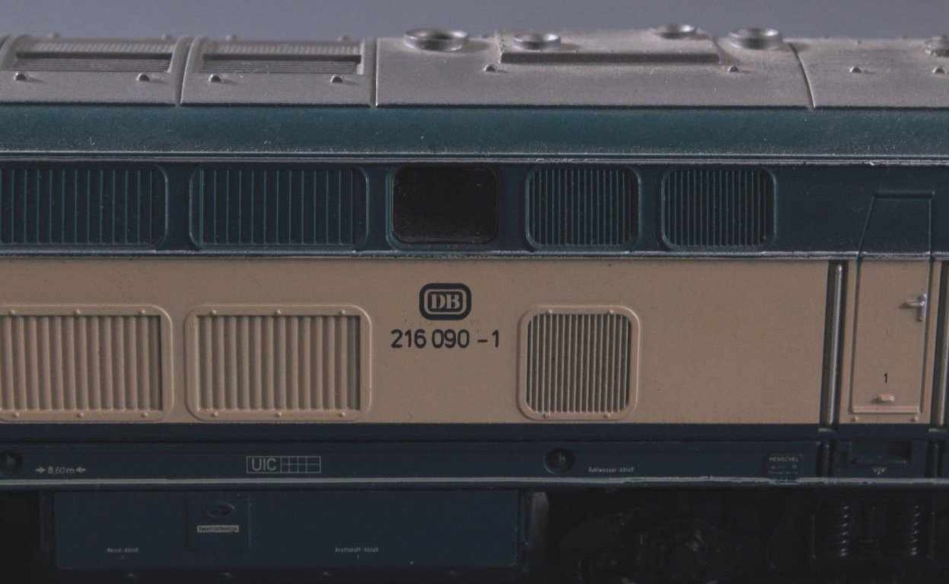 Märklin H0 3071 E-Lok BR 216 090-1 DB in beige/grün mit4 Güterwaggons - Bild 3 aus 3