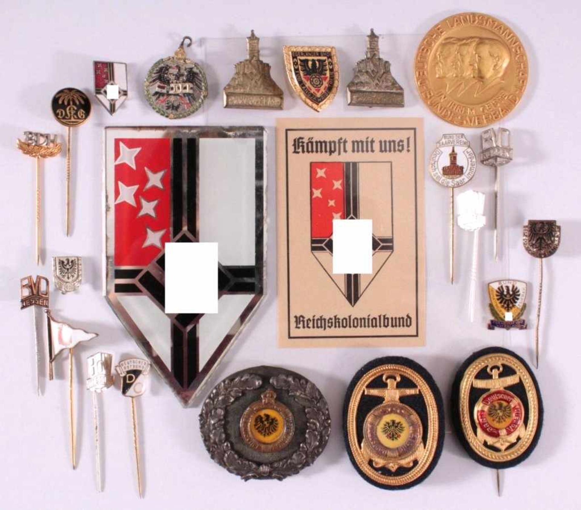 Abzeichen Deutscher Hilfsverbände um 1900 bis heuteCa. 23 Stück aus unterschiedlichen Materialien