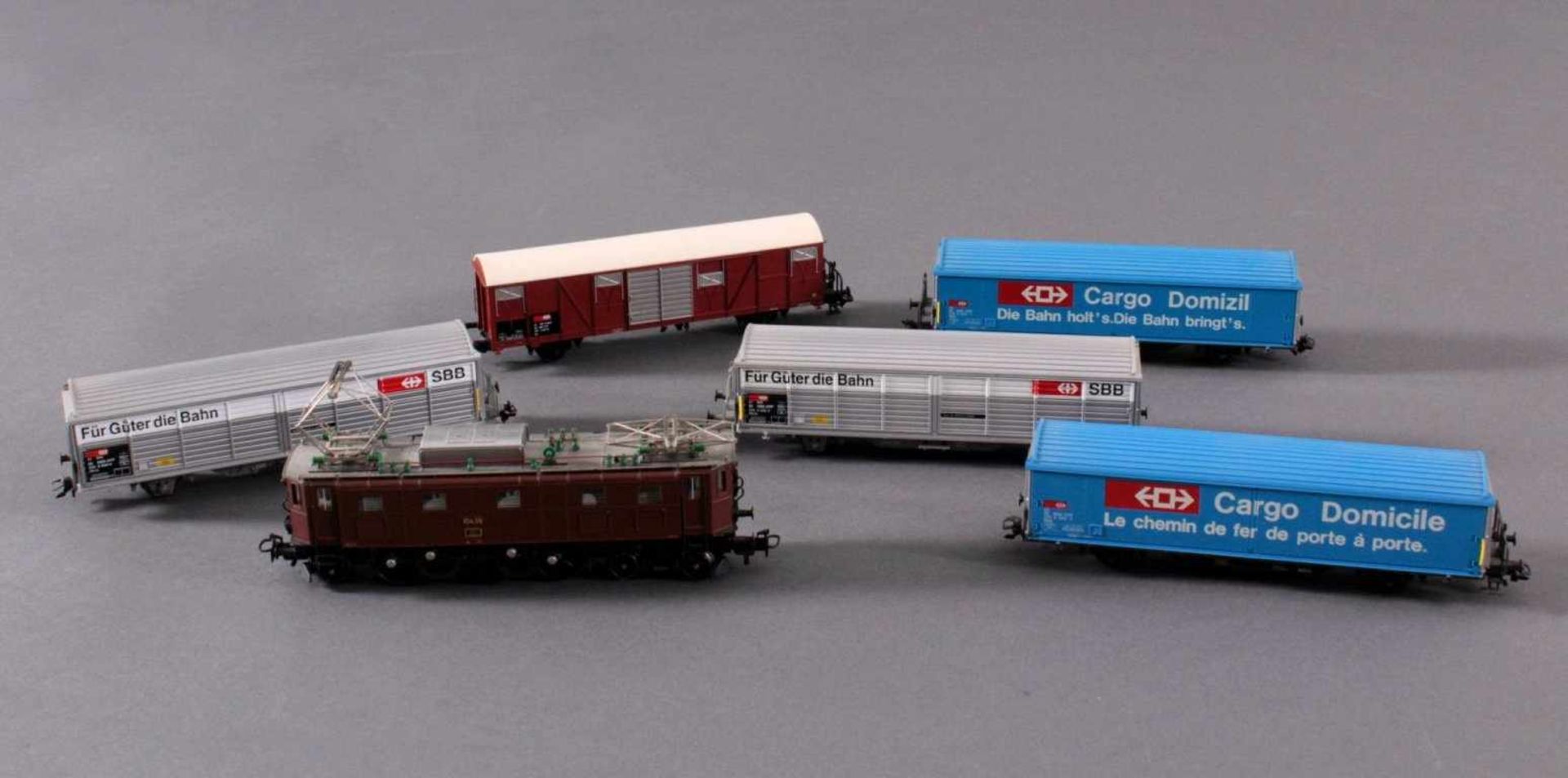 Märklin H0 3351 E-Lok BR 10439 der Schweiz braun mit5 Güterwaggons