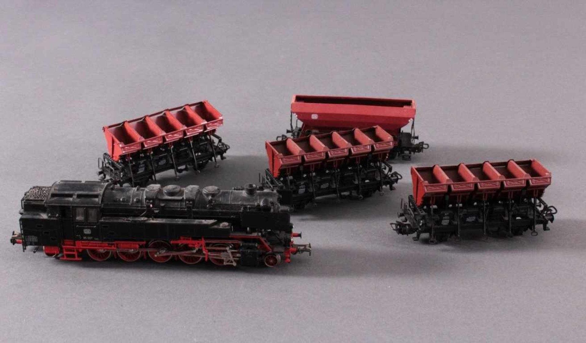 Märklin H0 3709 Dampf-Lok BR 85 007 DB in schwarz mit4 Güterwaggons