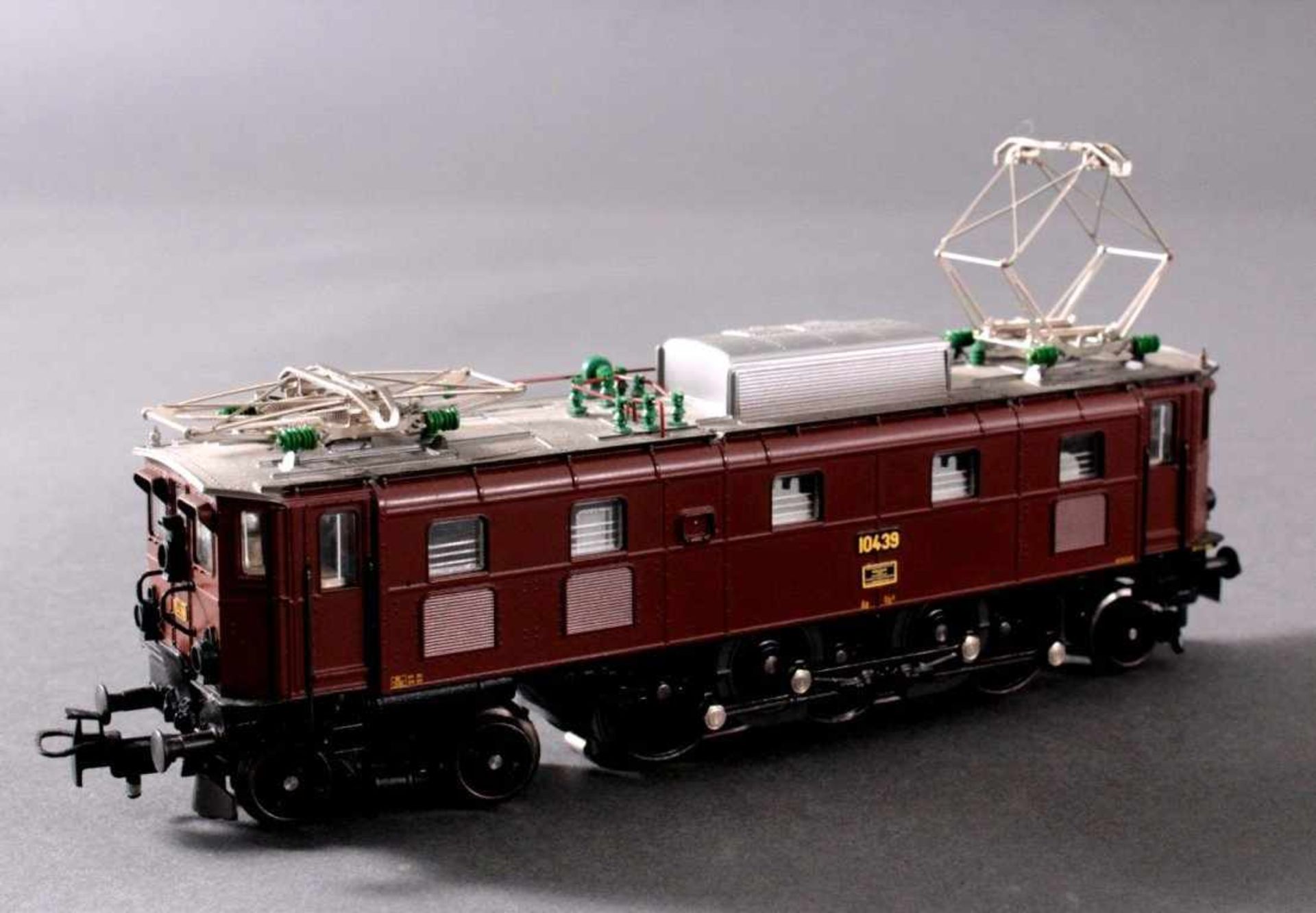 Märklin H0 3351 E-Lok BR 10439 der Schweiz braun mit5 Güterwaggons - Bild 2 aus 3