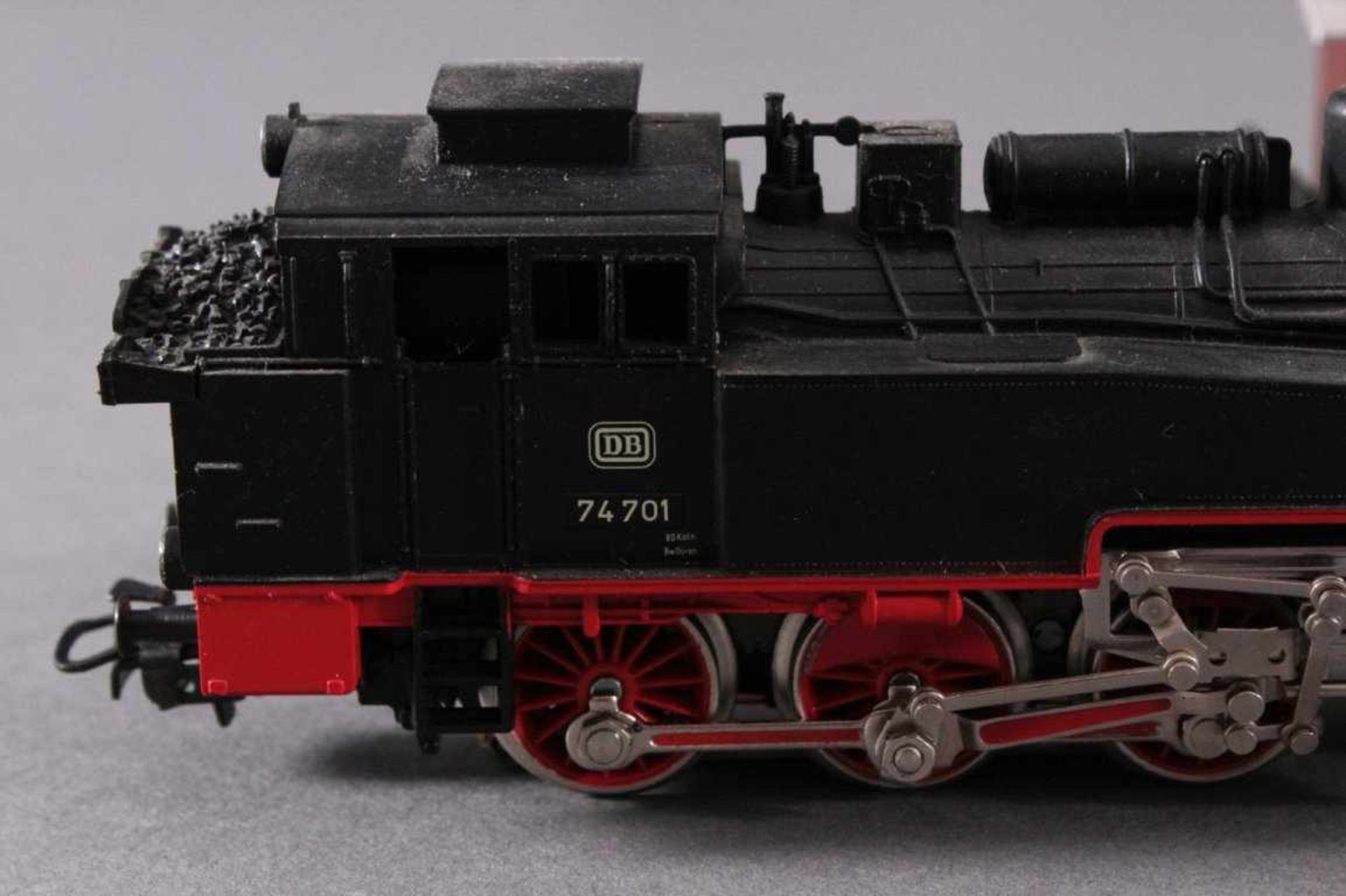 Märklin H0 3095 Dampf-Lok Baureihe 74 701 DB in schwarz mit4 Personenwaggons - Image 3 of 3