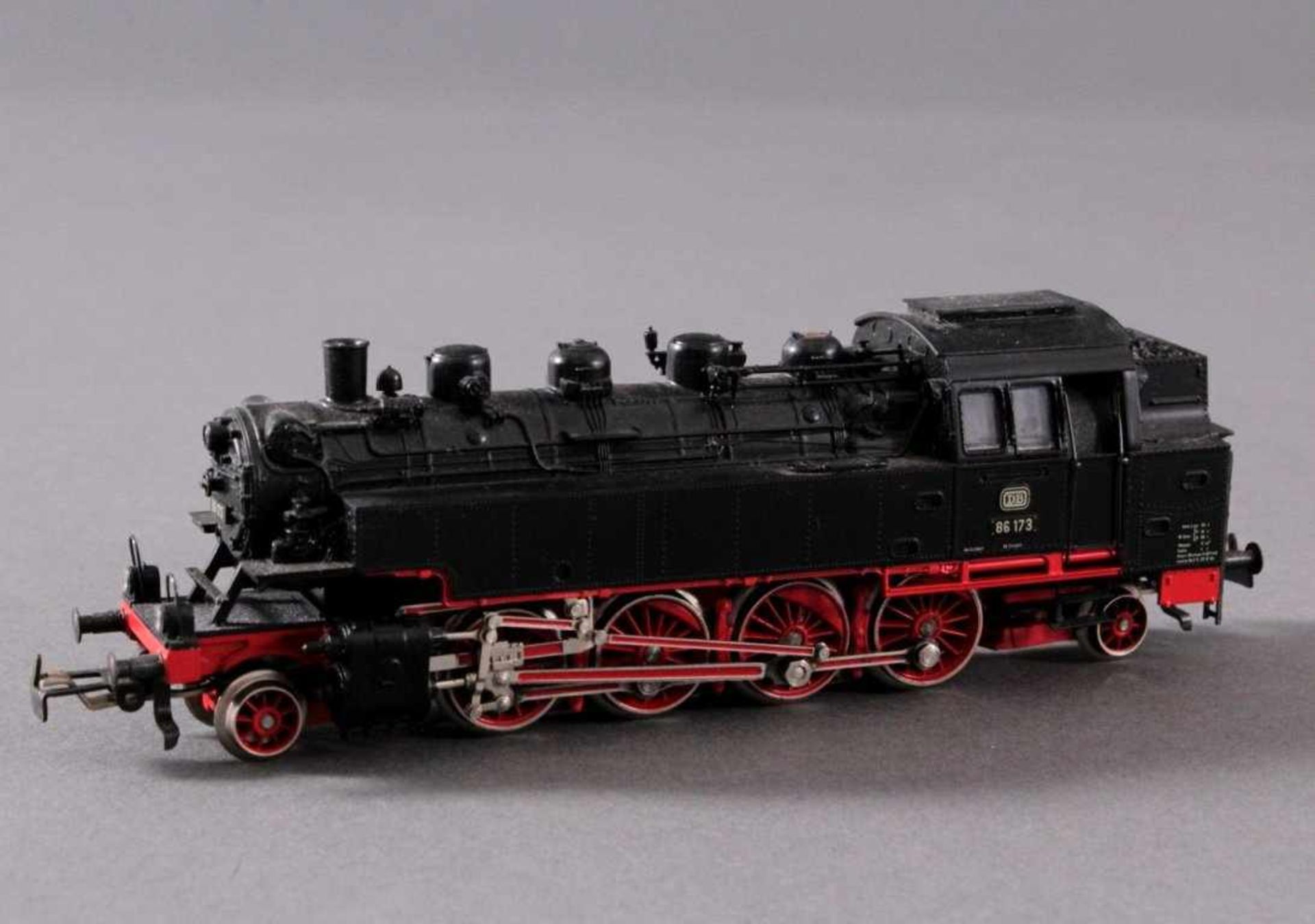 Märklin H0 3096 Dampf-Lok Baureihe 86 173 schwarz mit1 Güter- und 3 Personenwaggons - Bild 2 aus 3