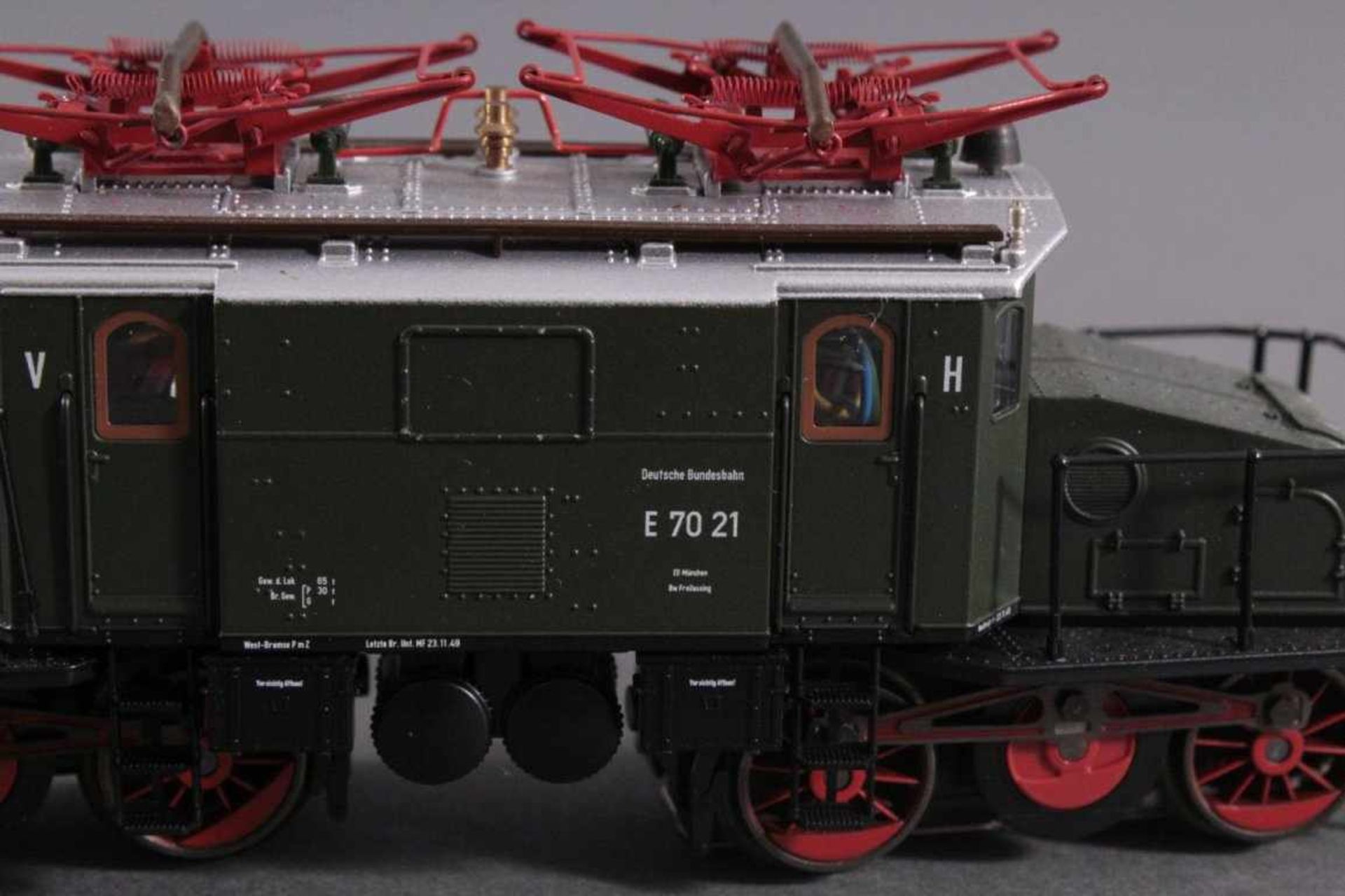 Märklin H0 E 7021 Deutsche Reichsbahn in grünmit 6 Güterwaggons - Bild 3 aus 3
