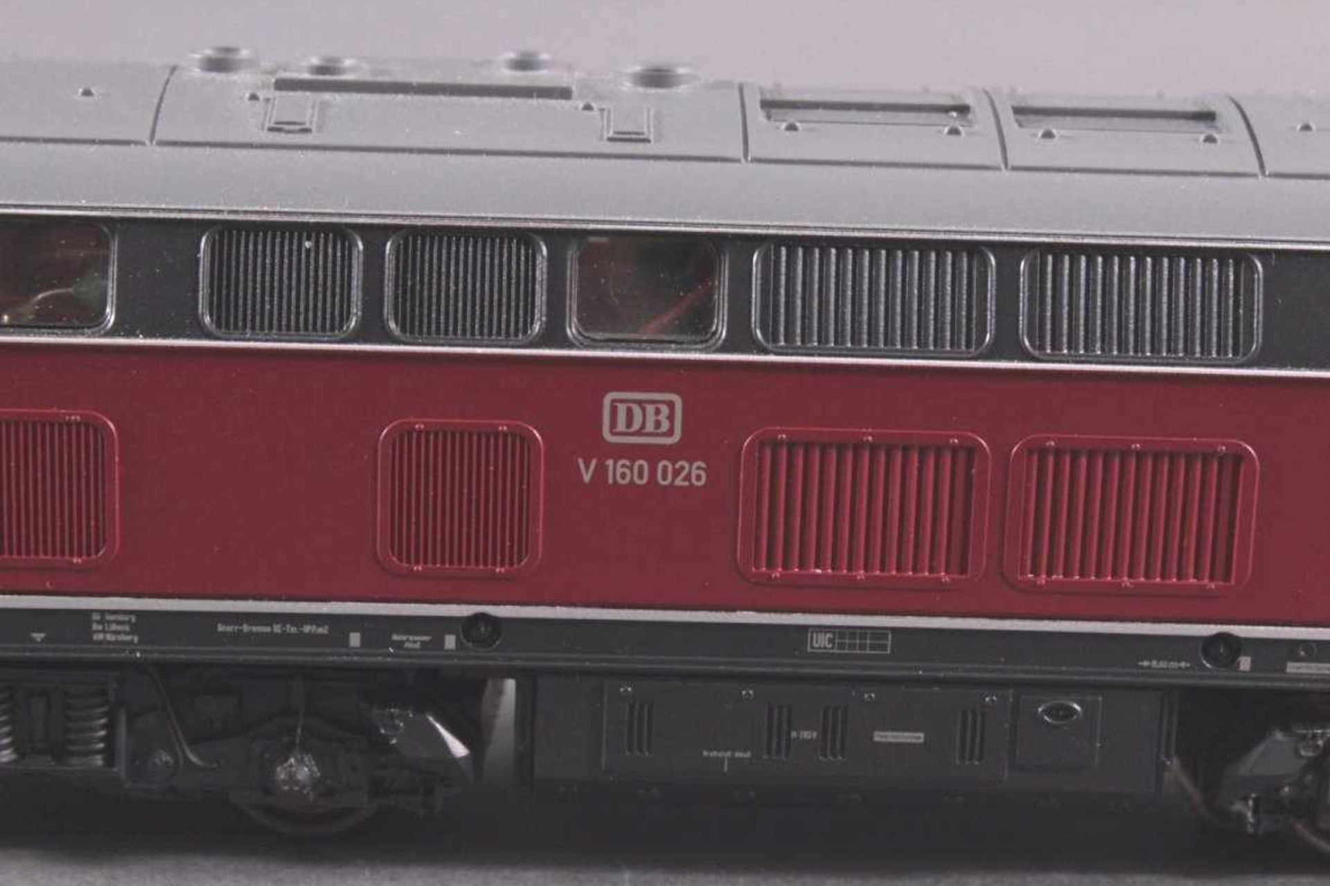 Märklin H0 Diesel-Lok V 160 026 in rot - Bild 3 aus 3
