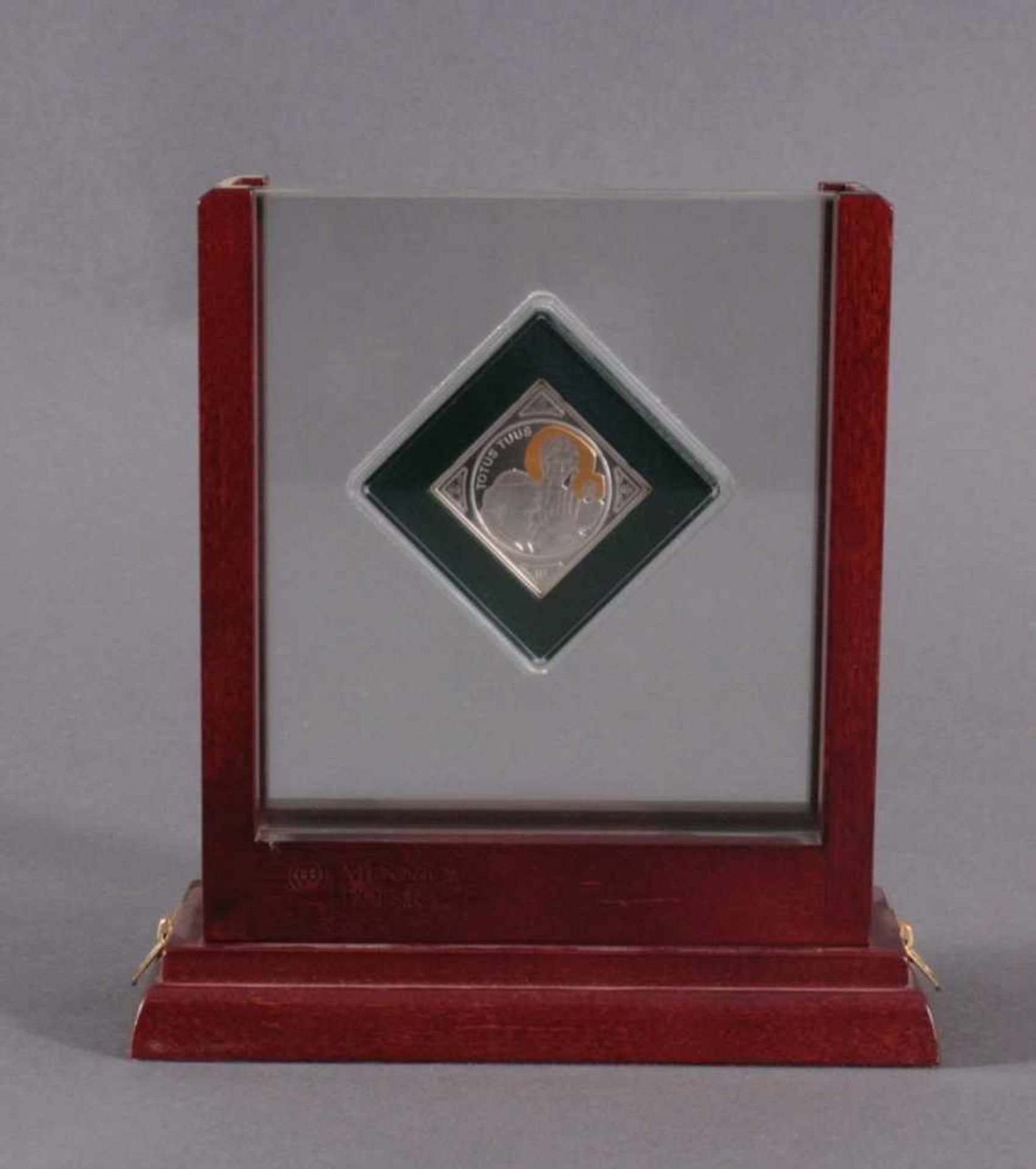 Gedenkmedaille Johannes Paul II 1978-2005, SterlingsilberIn hölzerner Ausstellungsbox hinter Glas, - Bild 4 aus 8