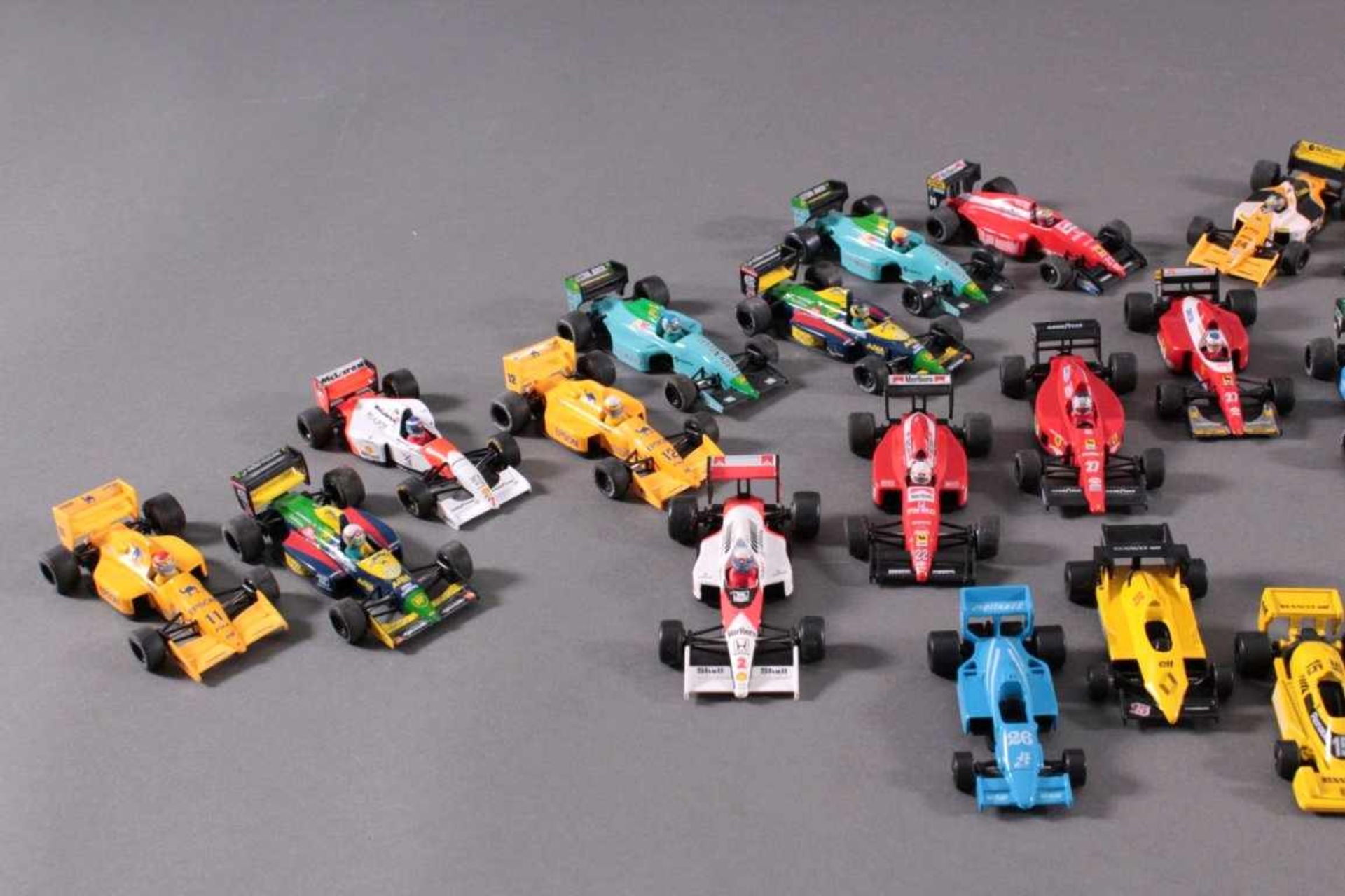 Sammlung F1 Fahrzeuge, Maßstab 1:4329 Stück, davon 22 der Firma Onyx, 1 Pauls Model Art und 6ohne - Bild 2 aus 4