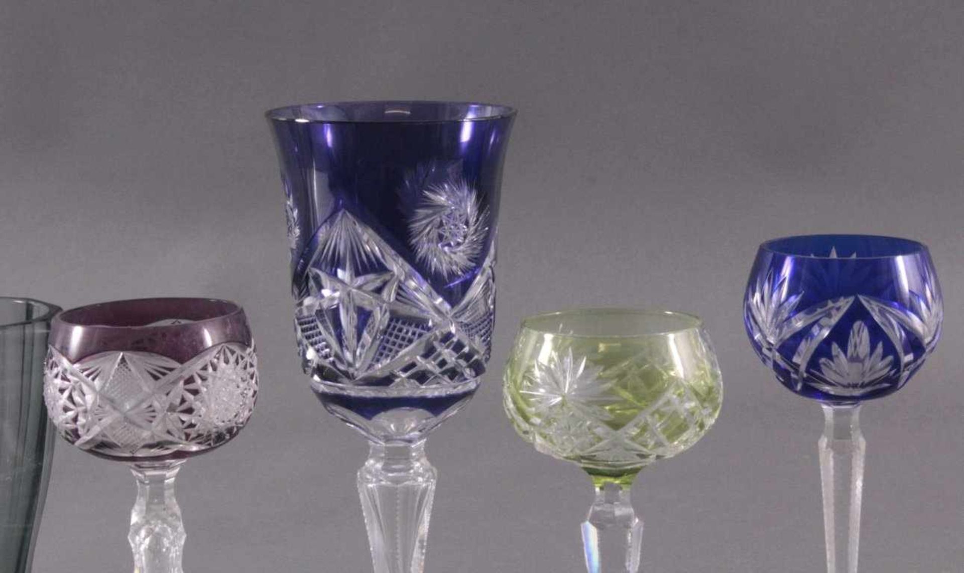 Konvolut Römer, Vase4 Stück. Klarglas, verschiedene, Formen und Größen, farbigüberfangen, - Bild 2 aus 3