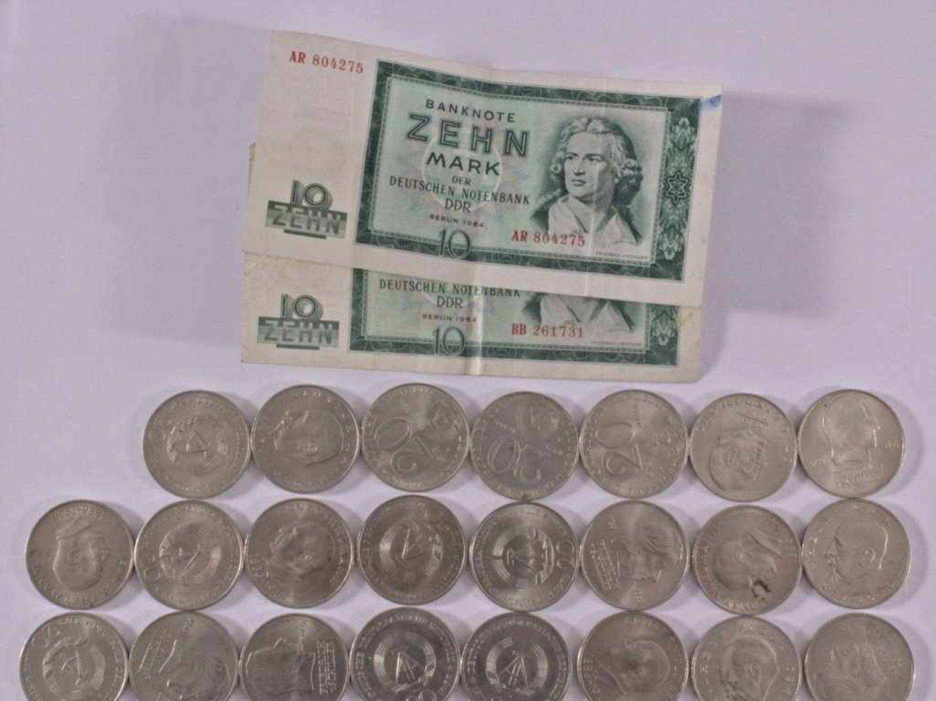 Münzen der DDRkleine Sammlung 5 Mark, 10 Mark und 20 Mark Münzen der DDR.zwei 10 Mark Scheine.15x - Image 2 of 3