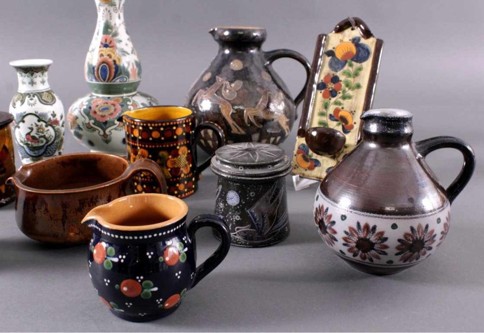 Keramik Konvolut11 Teile, Vasen, Henkelkannen, Deckeldose...Unterschiedliche Manufakturen, Formen, - Bild 3 aus 3