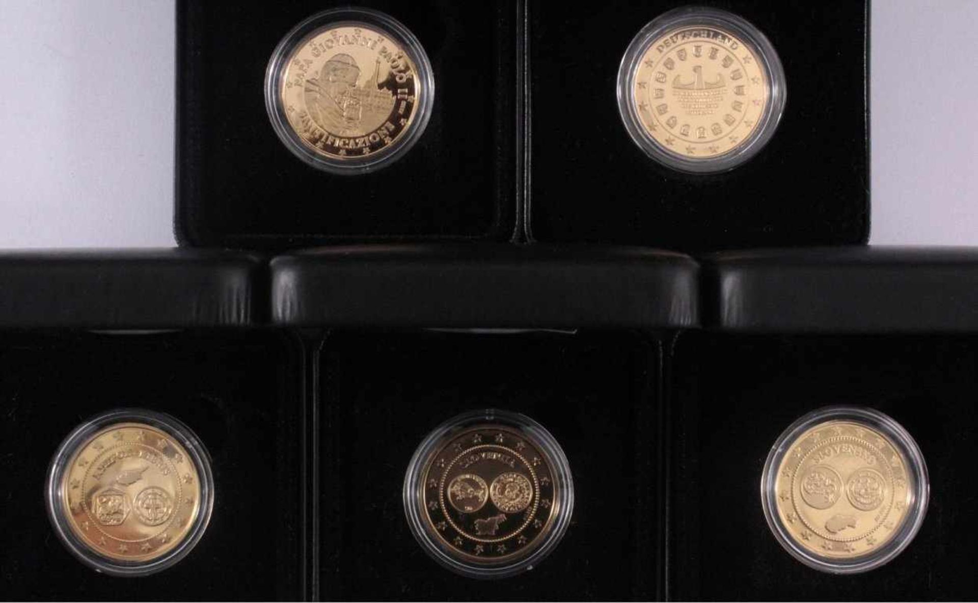 5 Goldmedaillen1x Euro Einführung Slowenien 2007, 333er Gold, Gewicht 6,22Gramm.1x Euro Einführung