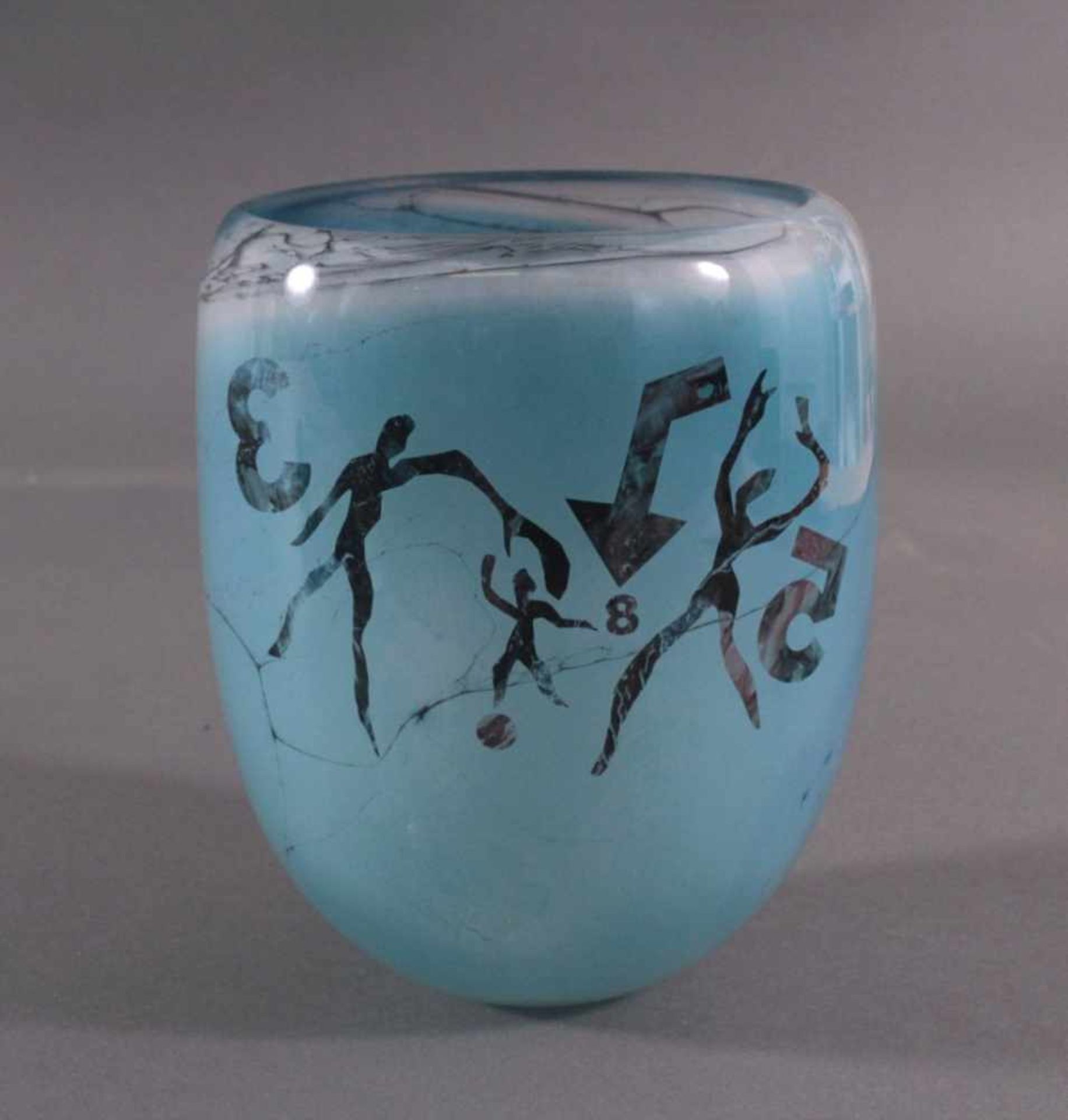 Lubomir Hora geb. 1946 Brünn, Glas-Ziervase 20. Jh.Opakes, dickwandiges Glas mit blauer