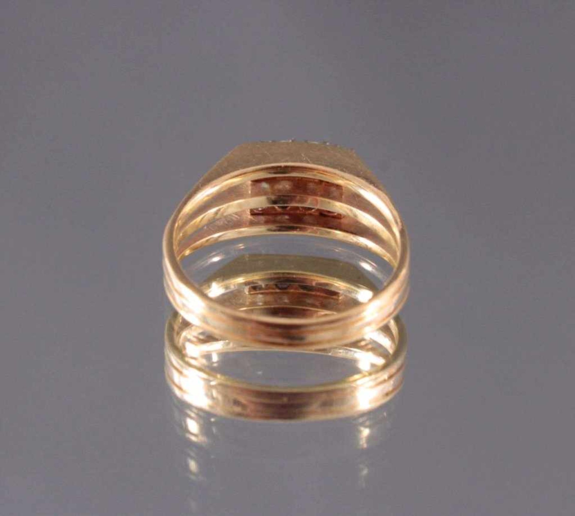 Damenring mit 6 Diamanten, 585/000 Gelb Gold6 Diamanten von jeweils ca. 0,03 kt., RG. 54, 4,5 g. - Bild 3 aus 3