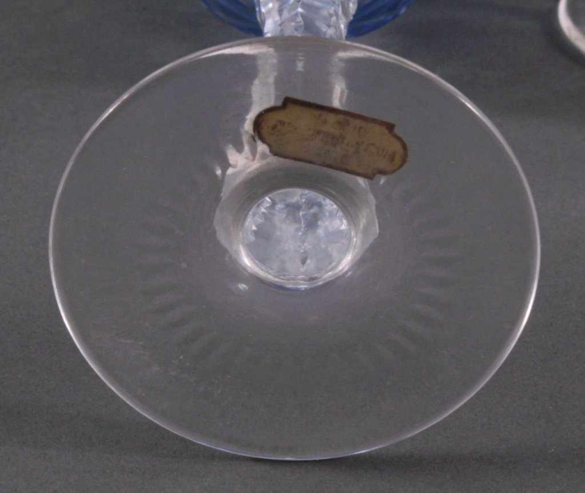 Sechs Kristall-RömerKristallglas, verschiedene Farben und Dekore, facettierterSchaft mit - Image 4 of 4