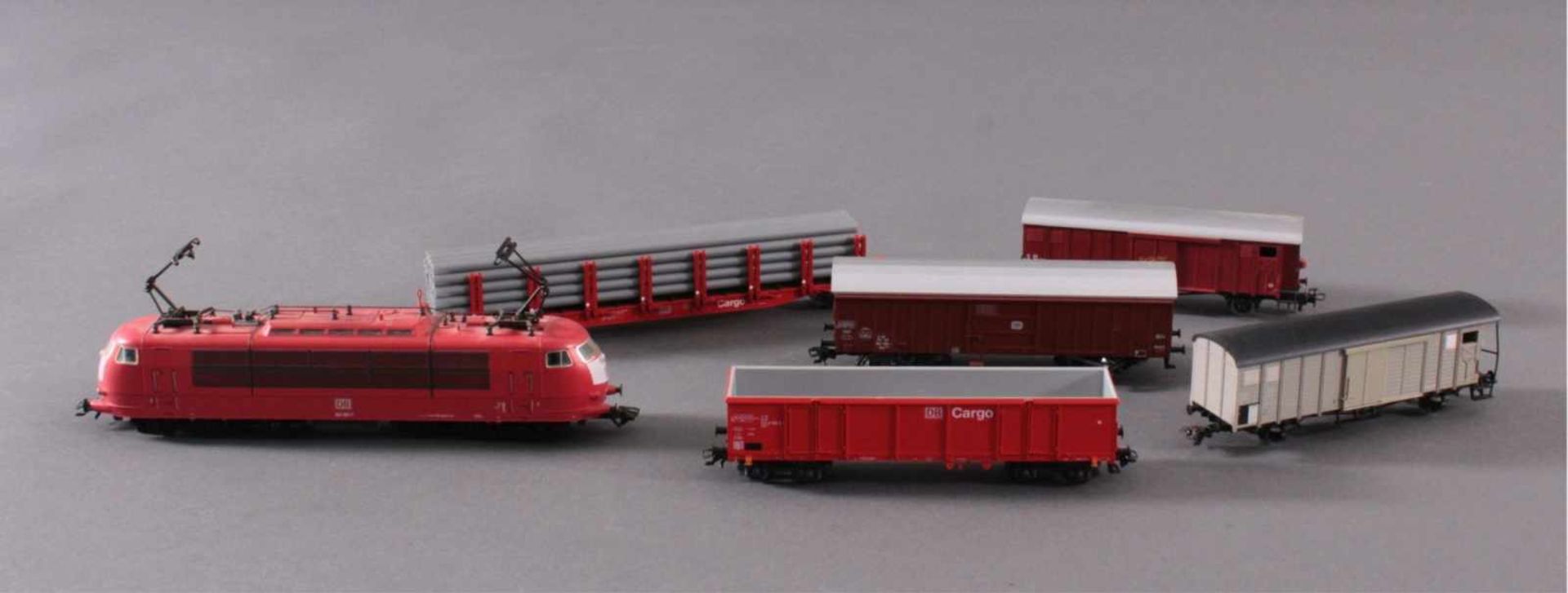 Märklin H0 33572 E-Lok BR 103 165-7 der DB rot mit5 Güterwaggons