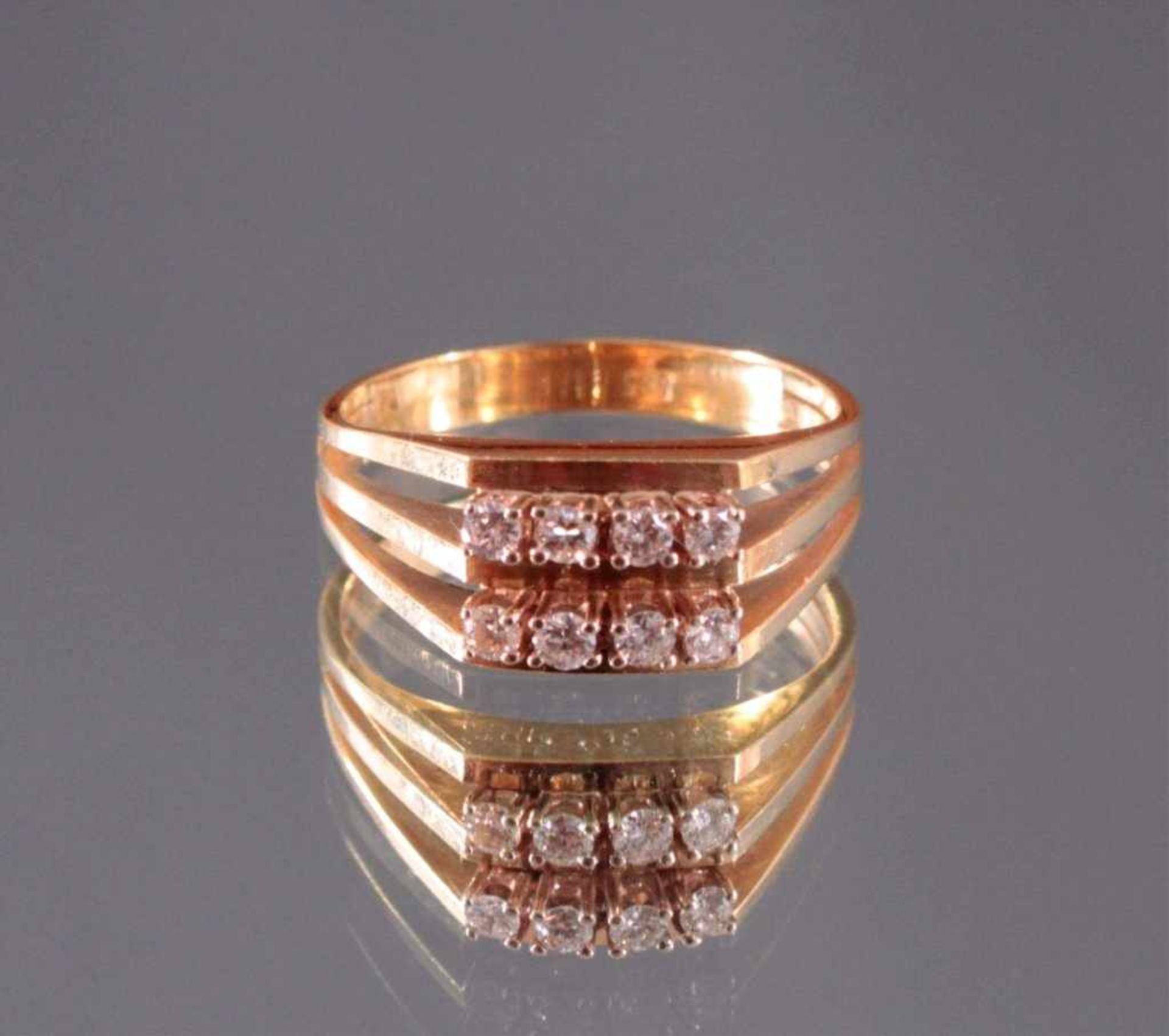 Damenring mit 6 Diamanten, 585/000 Gelb Gold6 Diamanten von jeweils ca. 0,03 kt., RG. 54, 4,5 g.