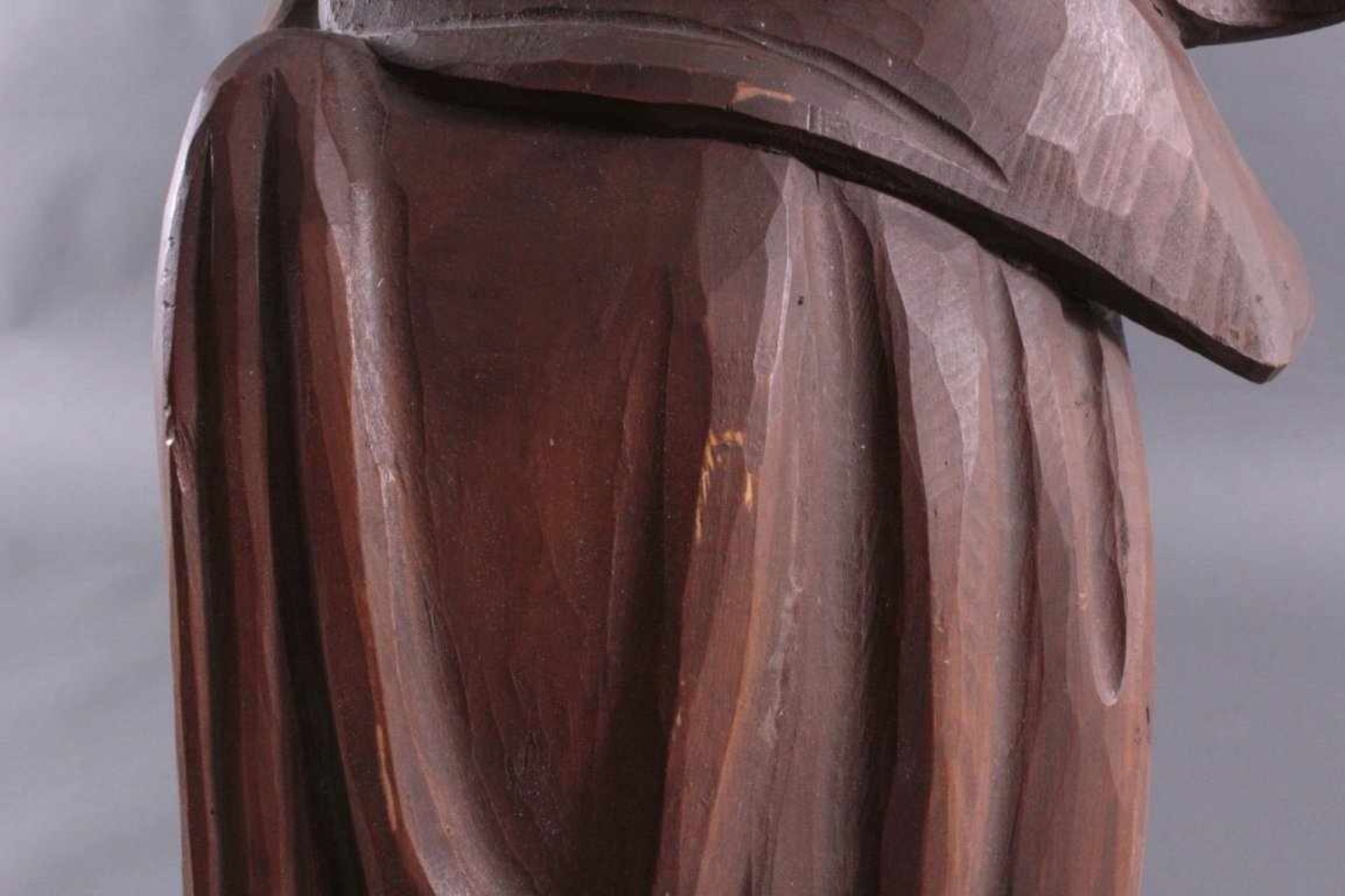 Heiliger FlorianHolz geschnitzt, dunkel gebeizt, Stabspitze gebrochen, ca.H-60 cm - Bild 6 aus 8