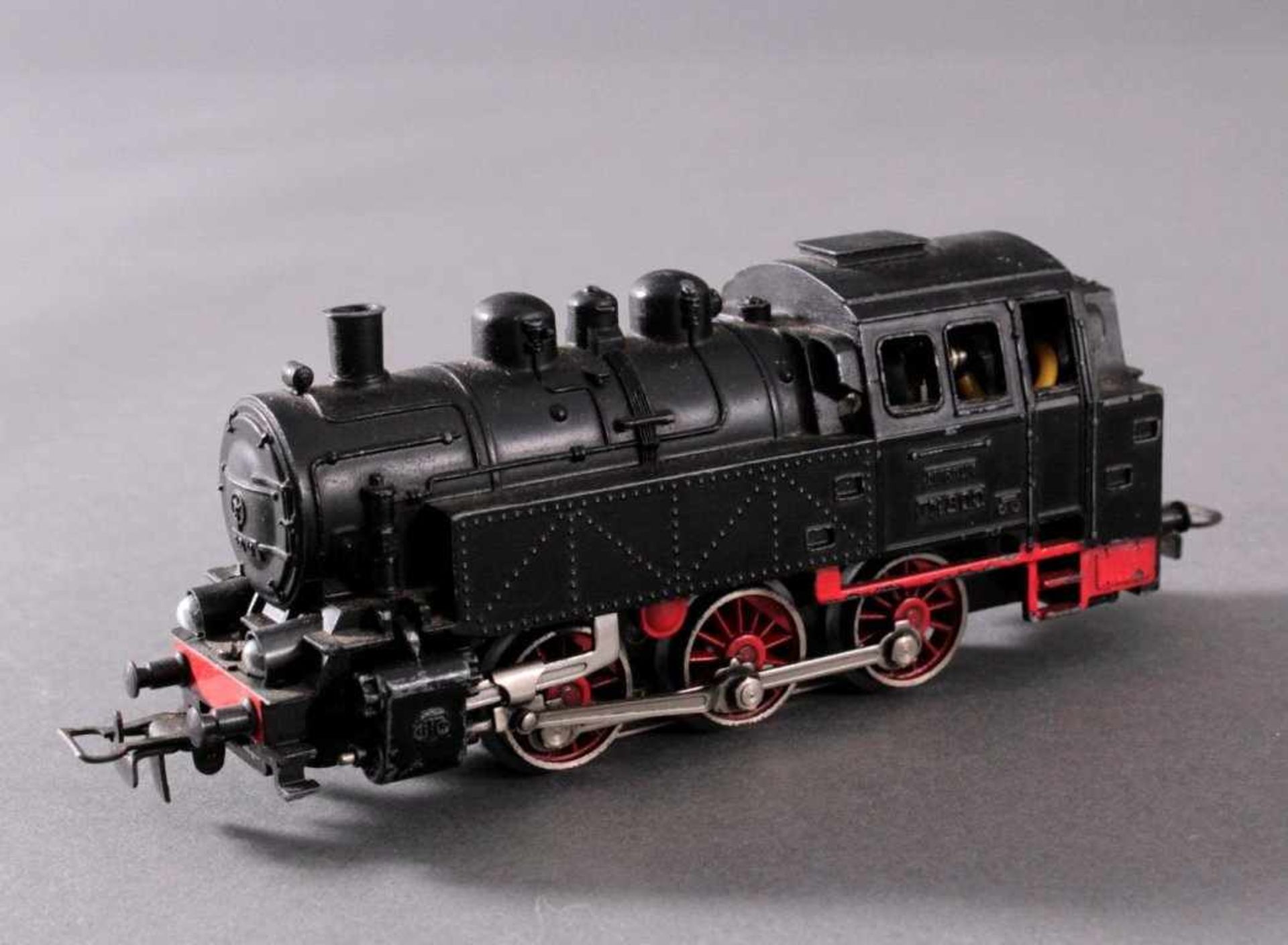 Märklin H0 Dampf-Lok TM 800 DB in schwarz mit4 Personenwaggons - Bild 2 aus 2