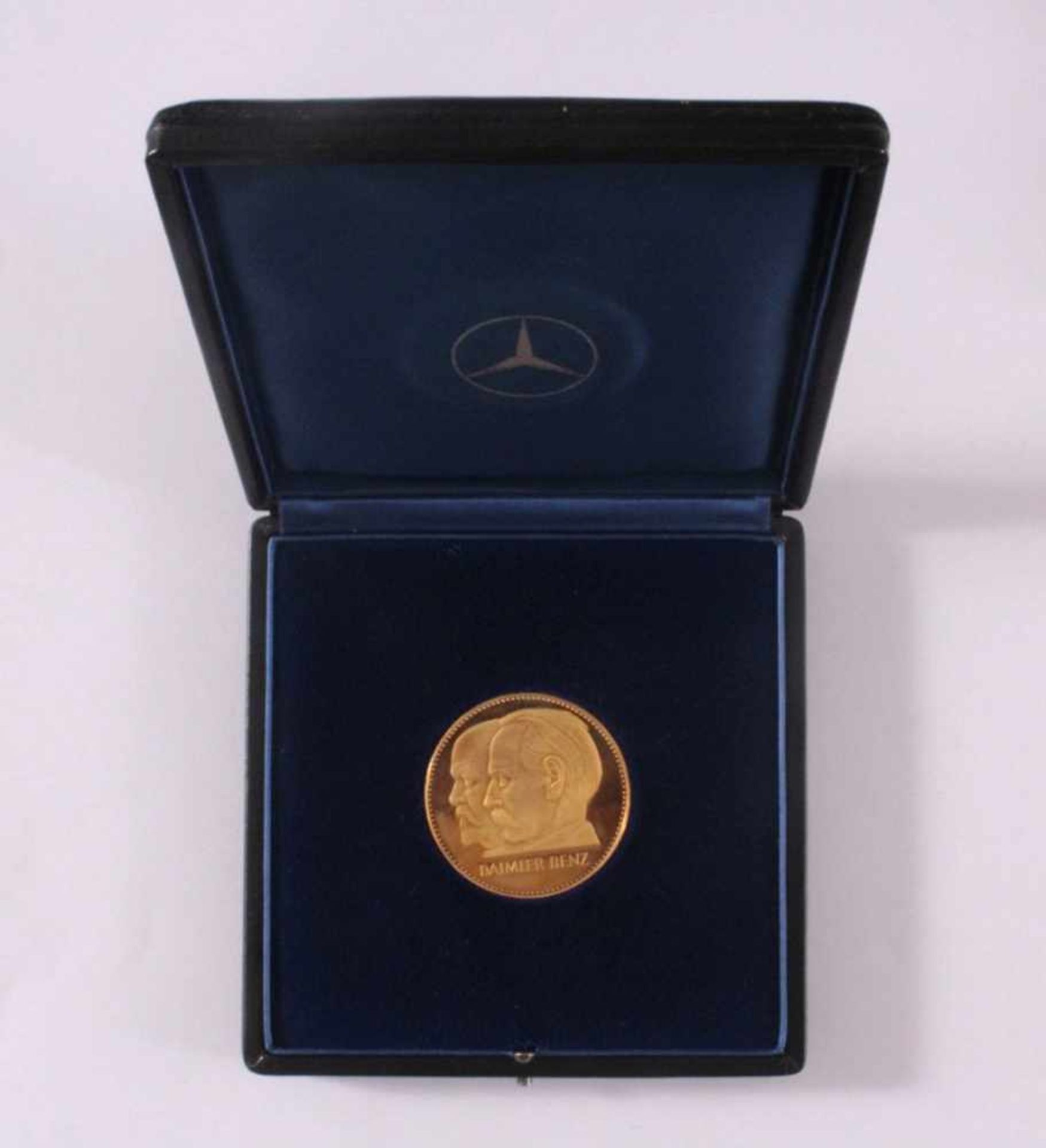 Goldmedaille Daimler Benz, 900/000 GG75 Jahre Motorisierung des Verkehrs 1886-1961,Durchmesser ca. 4 - Bild 3 aus 3