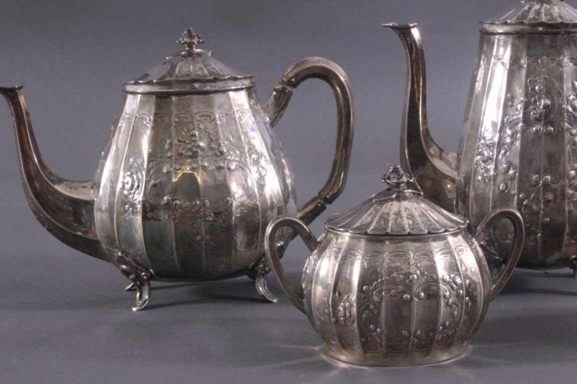 Biedermeier Kaffe- und TeekernKaffee und Teekern, 1. Hälfte des 19. Jahrhunderts,getriebenes Silber, - Image 2 of 5