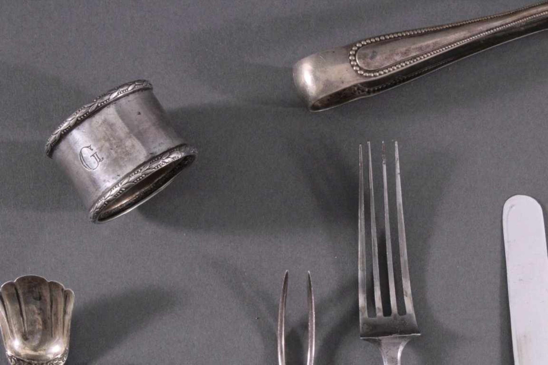 Besteck Konvolut, 13-lötig und 800er Silber7 Messer und 1 Gabel, 13-lötig. Griffe mit - Bild 2 aus 4