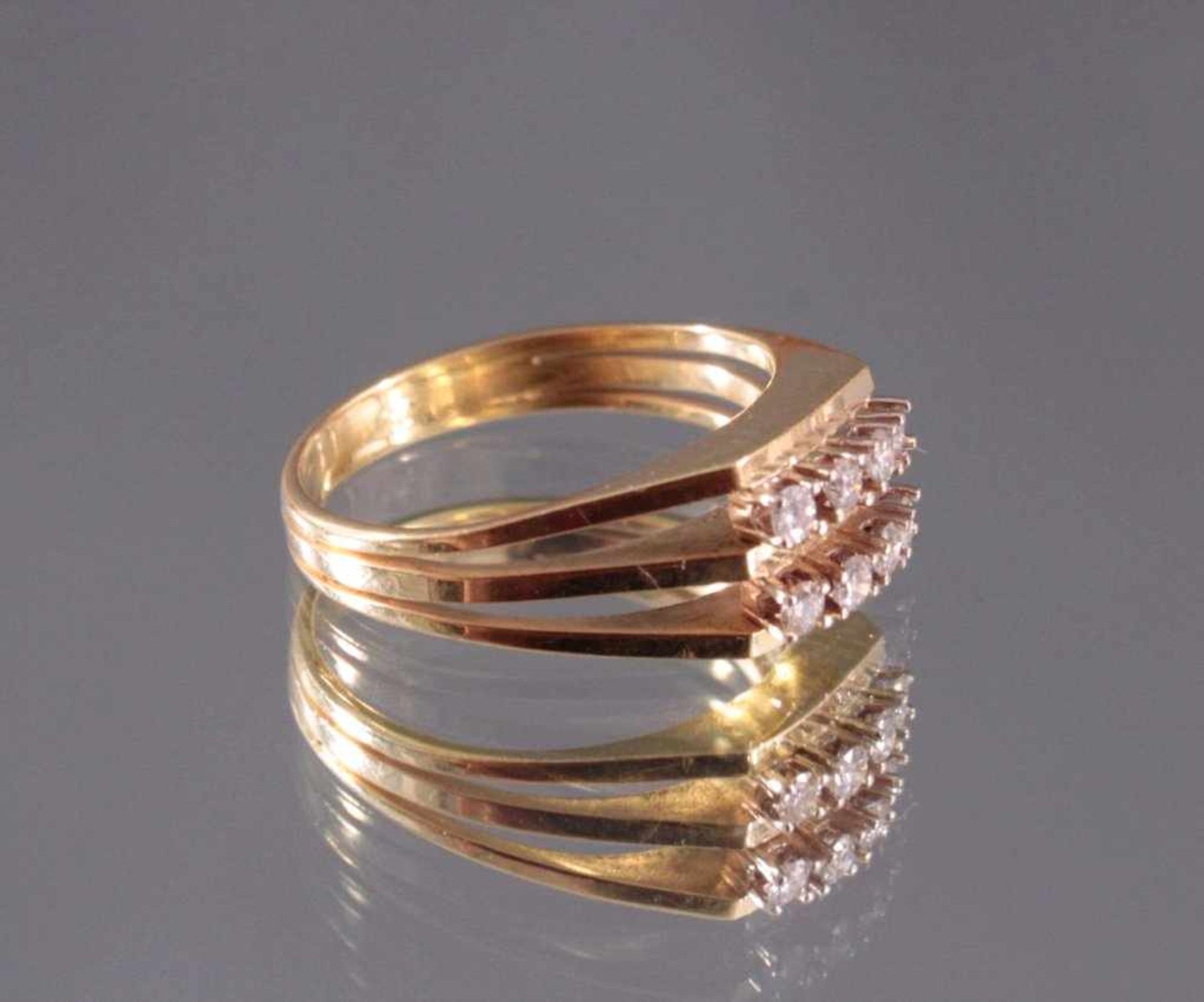 Damenring mit 6 Diamanten, 585/000 Gelb Gold6 Diamanten von jeweils ca. 0,03 kt., RG. 54, 4,5 g. - Bild 2 aus 3