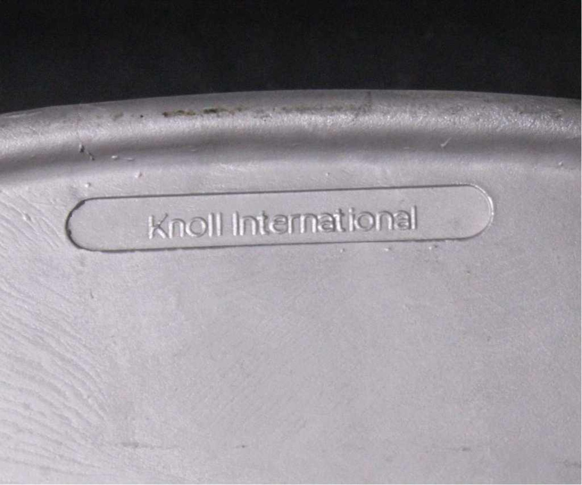 Paar Stühle Knoll international, DrehstühleRahmen aus Aluminiumguss, auf der Unterseite gemarkt, - Image 2 of 2