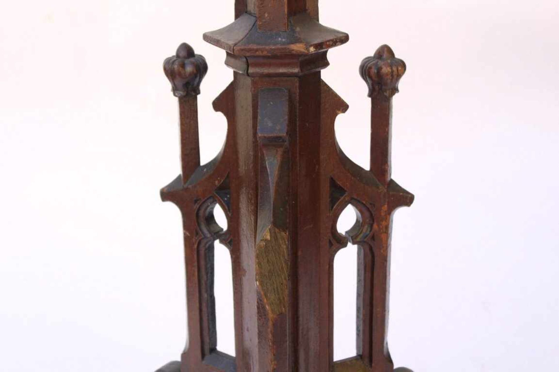 Blumen/Kerzensäule im gotischen Stil, 19. Jh.Holz geschnitzt, 2-teilig, ein seitlicher Zapfen - Image 5 of 5