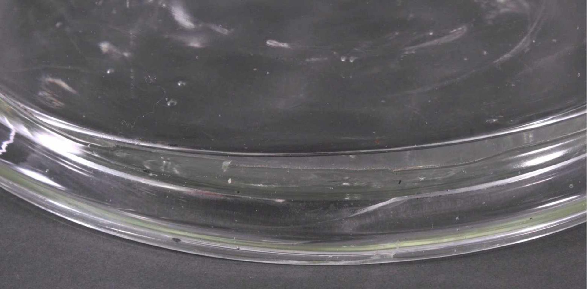 3 große Deckelgefäße aus dem 19. Jh.Klarglas mit Lufteinschlüssen, Voratsgefäße, zylindrischeForm - Image 3 of 3