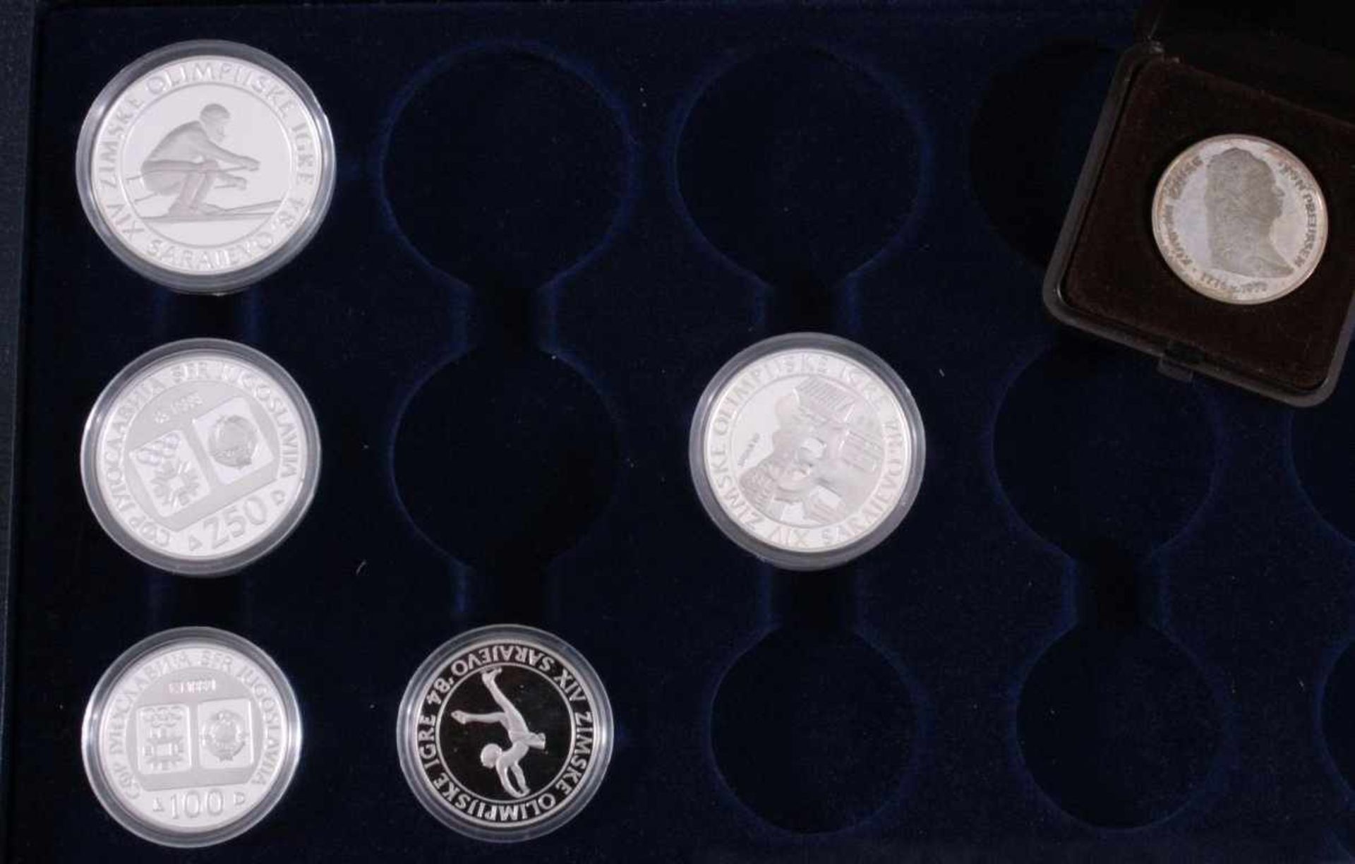 Sammlung Münzen und Medaillen5 Olympiamünzen USA mit Münzschatulle.2x 5 Canada Dollar in - Bild 2 aus 3