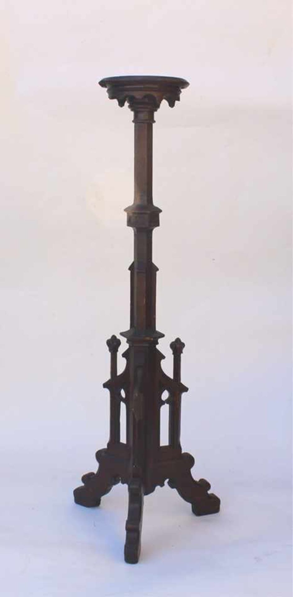 Blumen/Kerzensäule im gotischen Stil, 19. Jh.Holz geschnitzt, 2-teilig, ein seitlicher Zapfen - Bild 2 aus 5