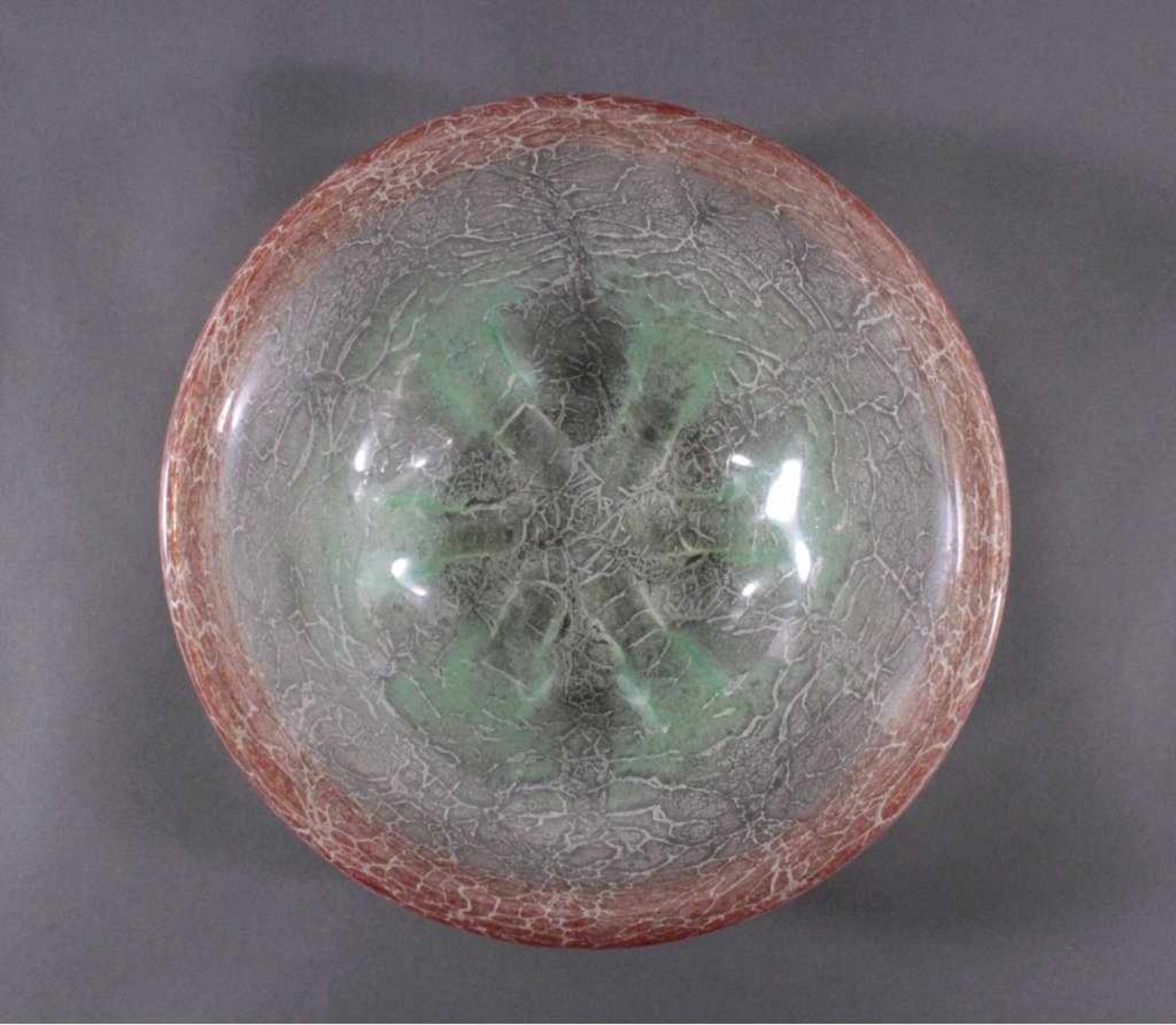 WMF-Ikora-Schale, 1930er JahreFarbloses Glass mit hellrot und grüne Einschmelzungen, ca.H-7 cm, D- - Image 2 of 4