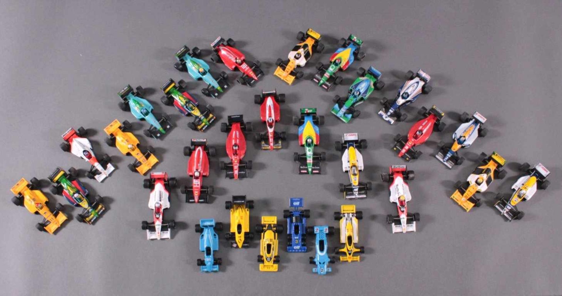 Sammlung F1 Fahrzeuge, Maßstab 1:4329 Stück, davon 22 der Firma Onyx, 1 Pauls Model Art und 6ohne