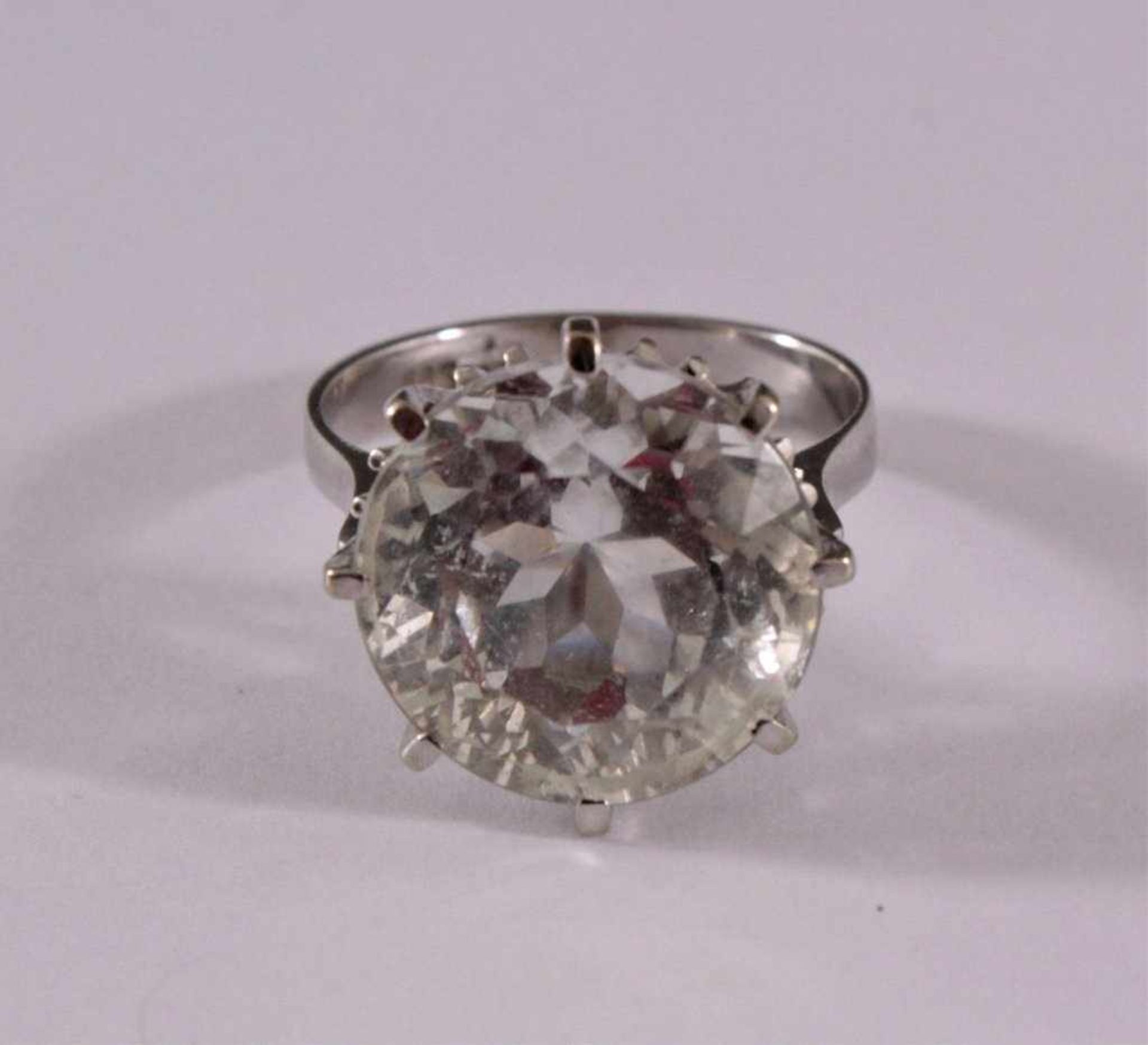 Damenring mit Kristall, 585/000 WGGroßer Kristall (1,4 cm) im Diamantschliff, RG 55, 5,8 g - Bild 2 aus 3