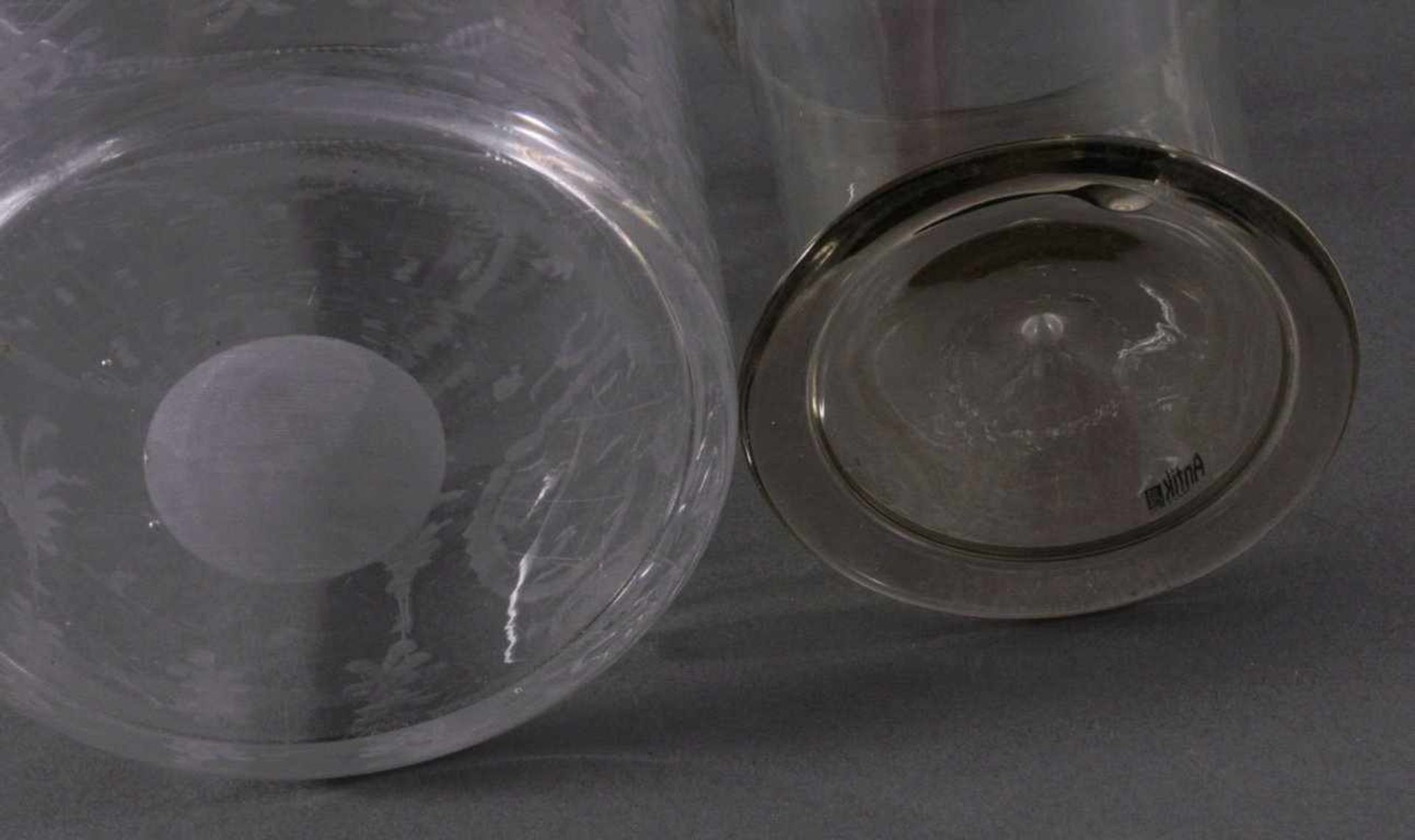 Zwei GlasvasenFarbloses Kristallglas mundgeblasen, geschnittener Boden.1x Böhmen, Nový Bor, Klarglas - Image 6 of 6