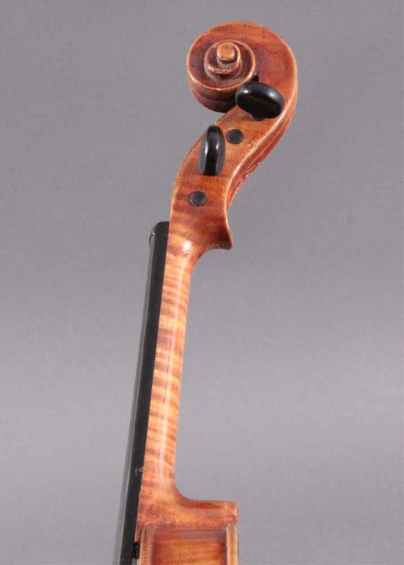 Geige / Violine mit Bogen und Geigenkasten um 1900Ca. Korpus Länge 36 cm. - Image 8 of 9