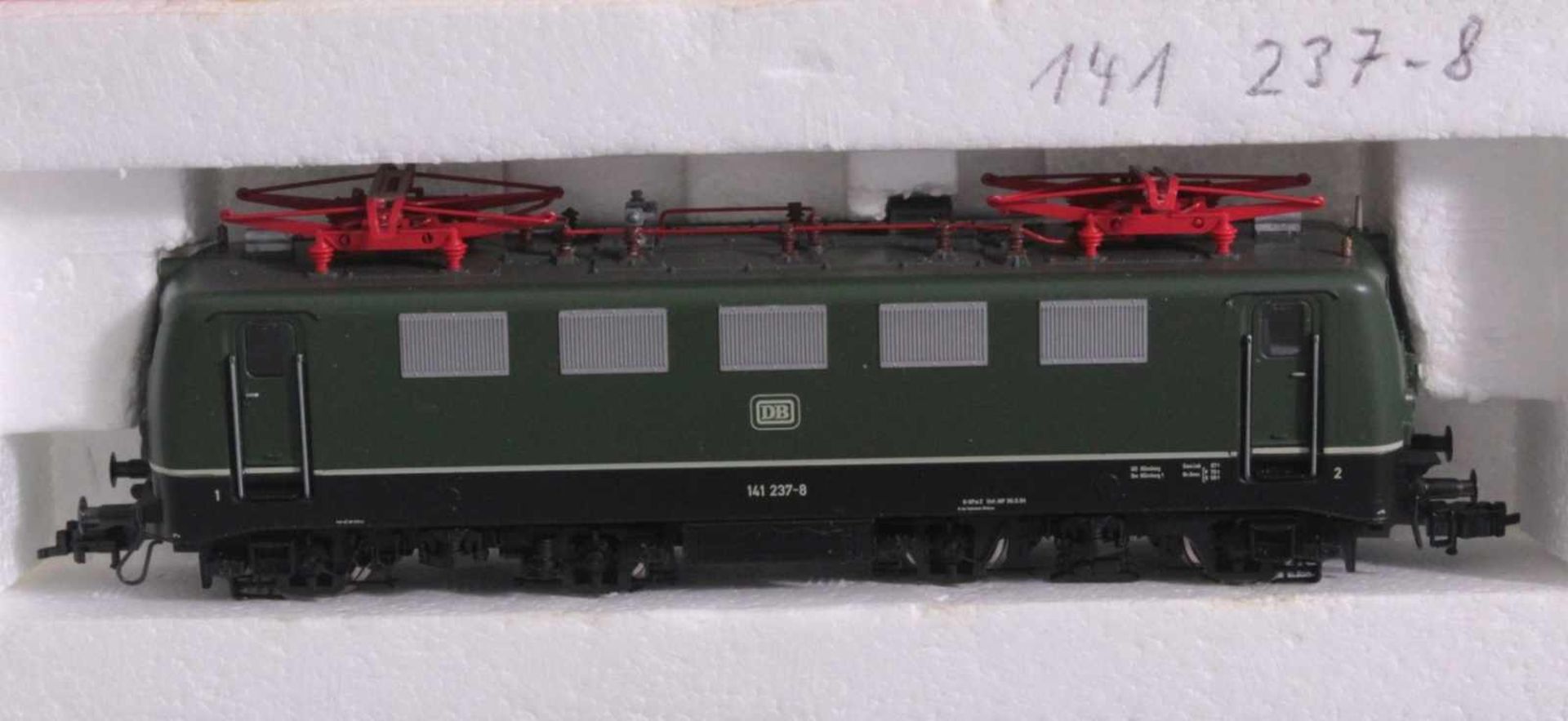 Fleischmann E-Lok mit Güterwagen-Set, Spur H0Fleischmann E-Lok 4326 und Güterwagen-Set95 5805 - Bild 2 aus 4