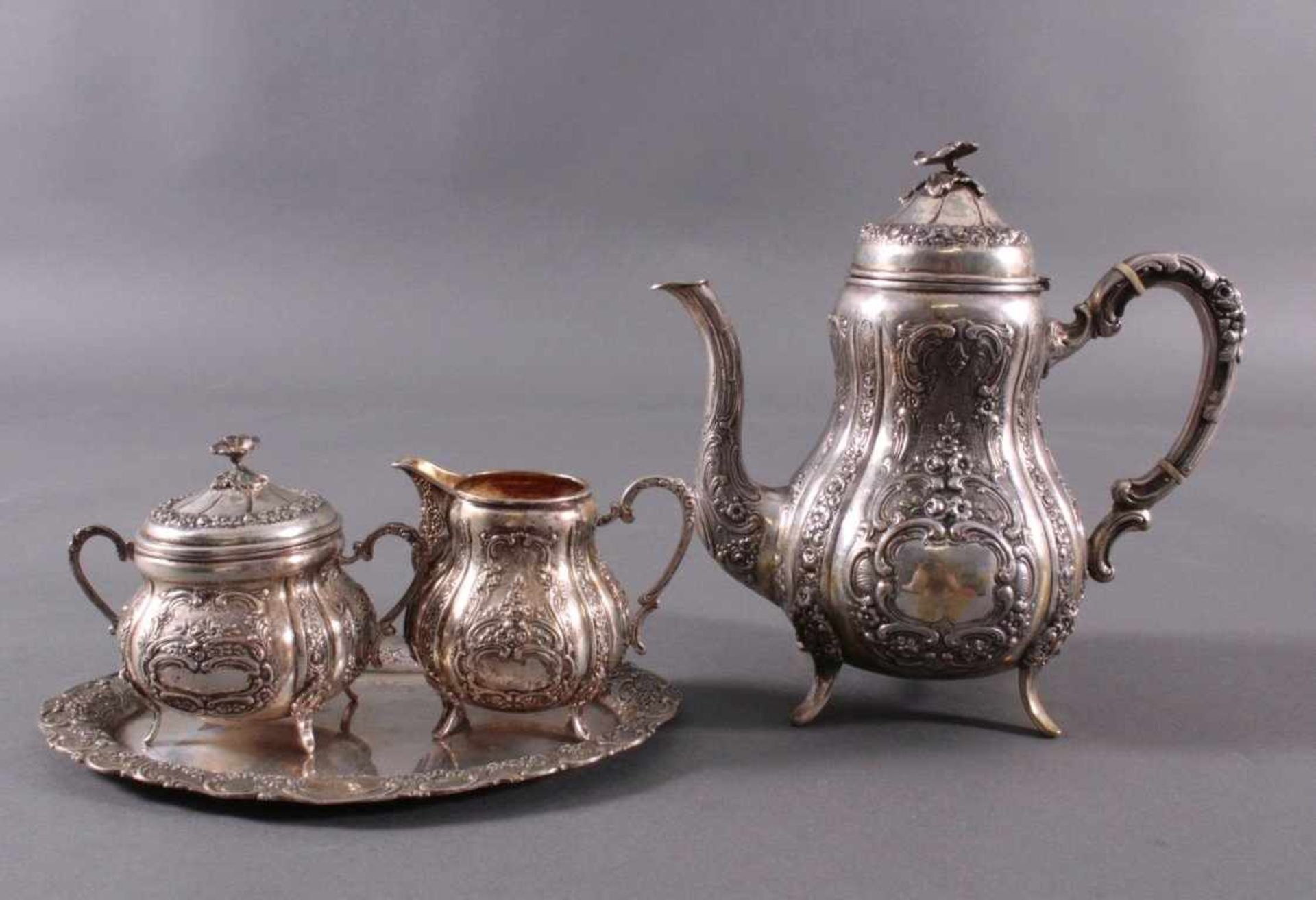 Teekern, um 1900800er Silber, Sichel und Krone, 4-teilig. Barockstil.Zucker-Sahne-Set auf ovalem